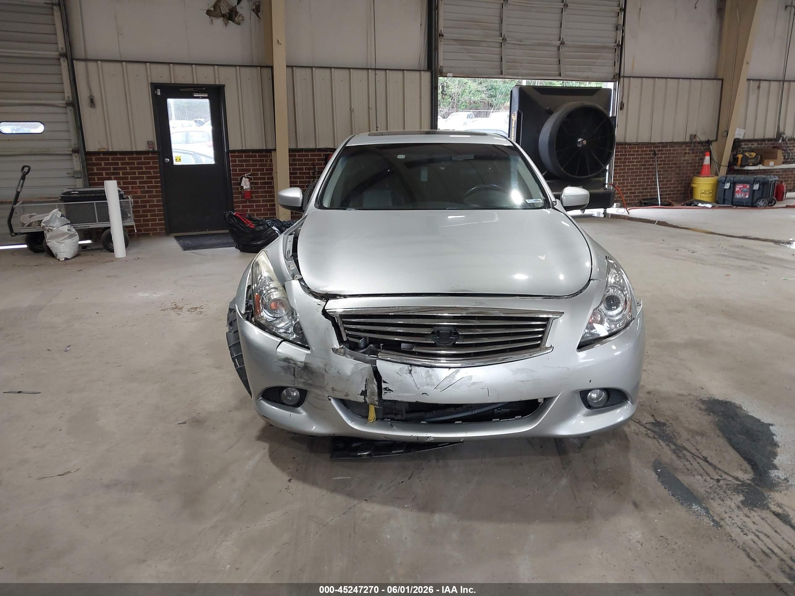 2015 Infiniti Q40   Silver vin: JN1CV6AP2FM502722