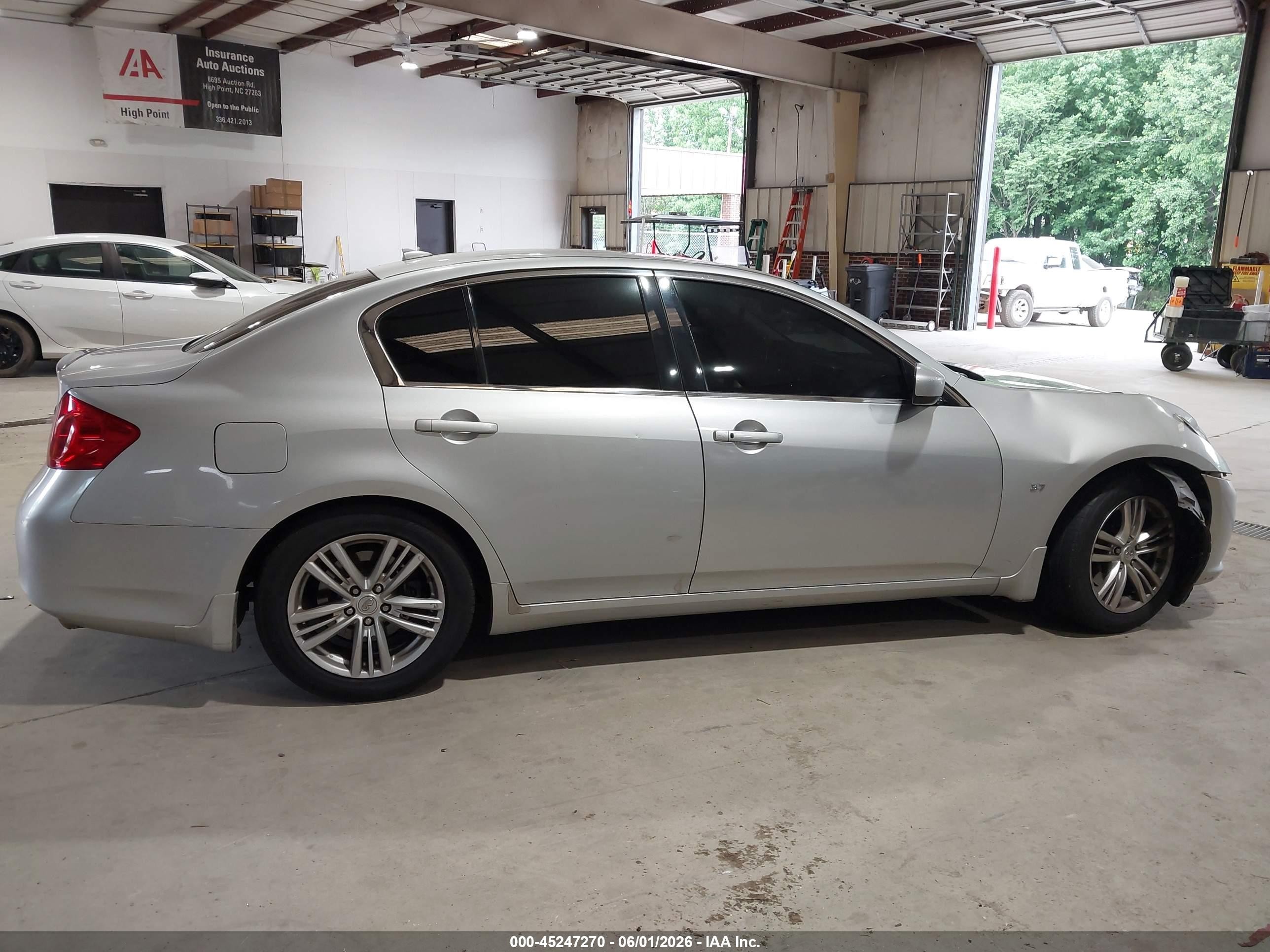 2015 Infiniti Q40   Silver vin: JN1CV6AP2FM502722