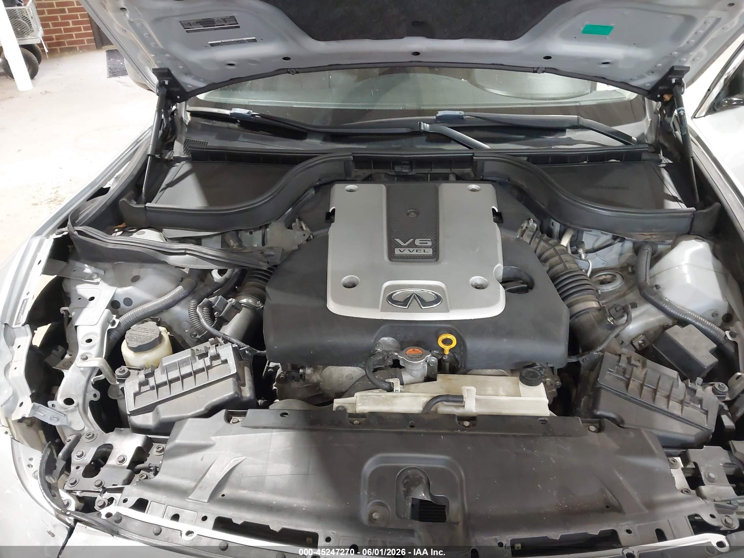 2015 Infiniti Q40   Silver vin: JN1CV6AP2FM502722