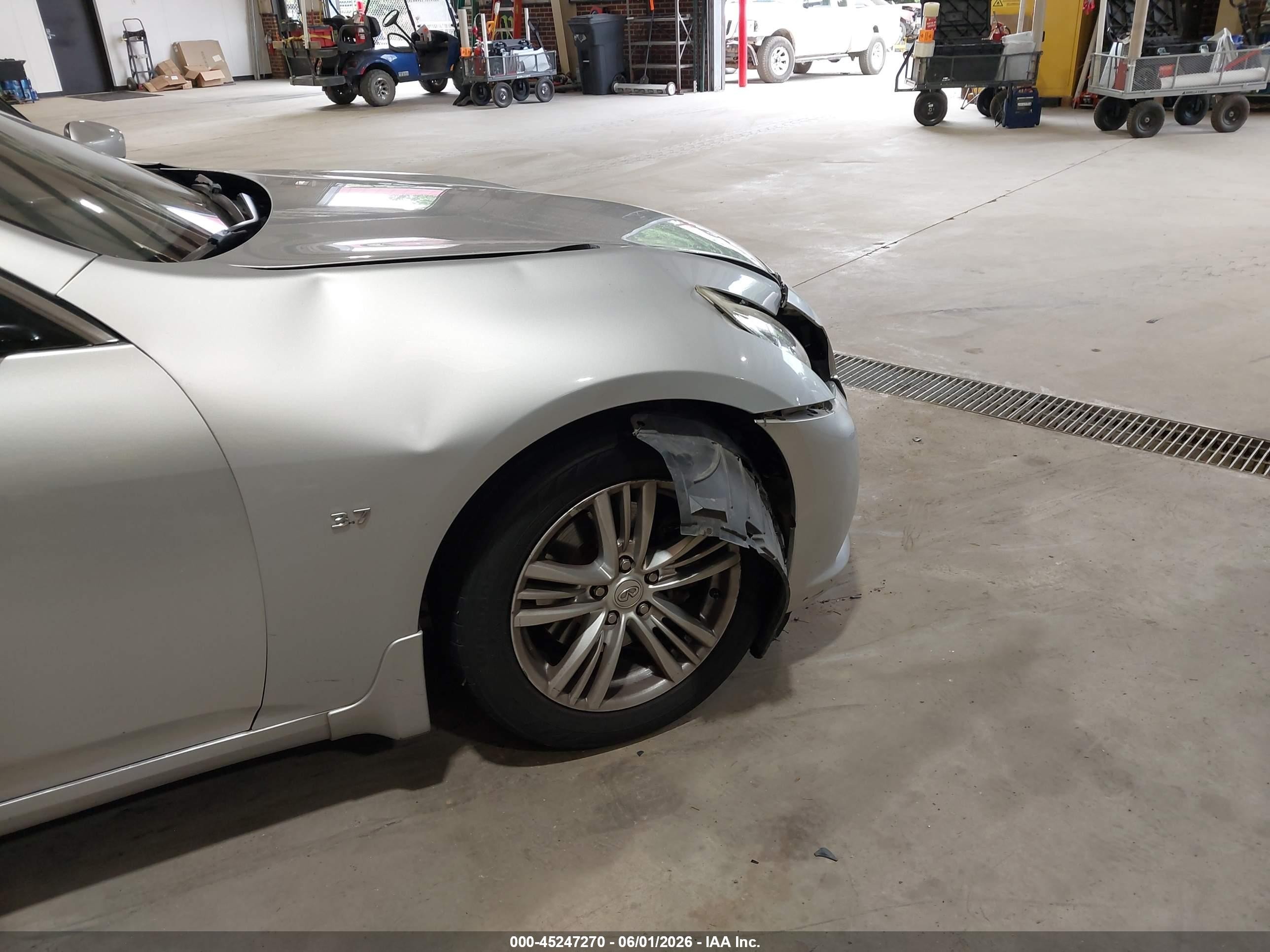 2015 Infiniti Q40   Silver vin: JN1CV6AP2FM502722