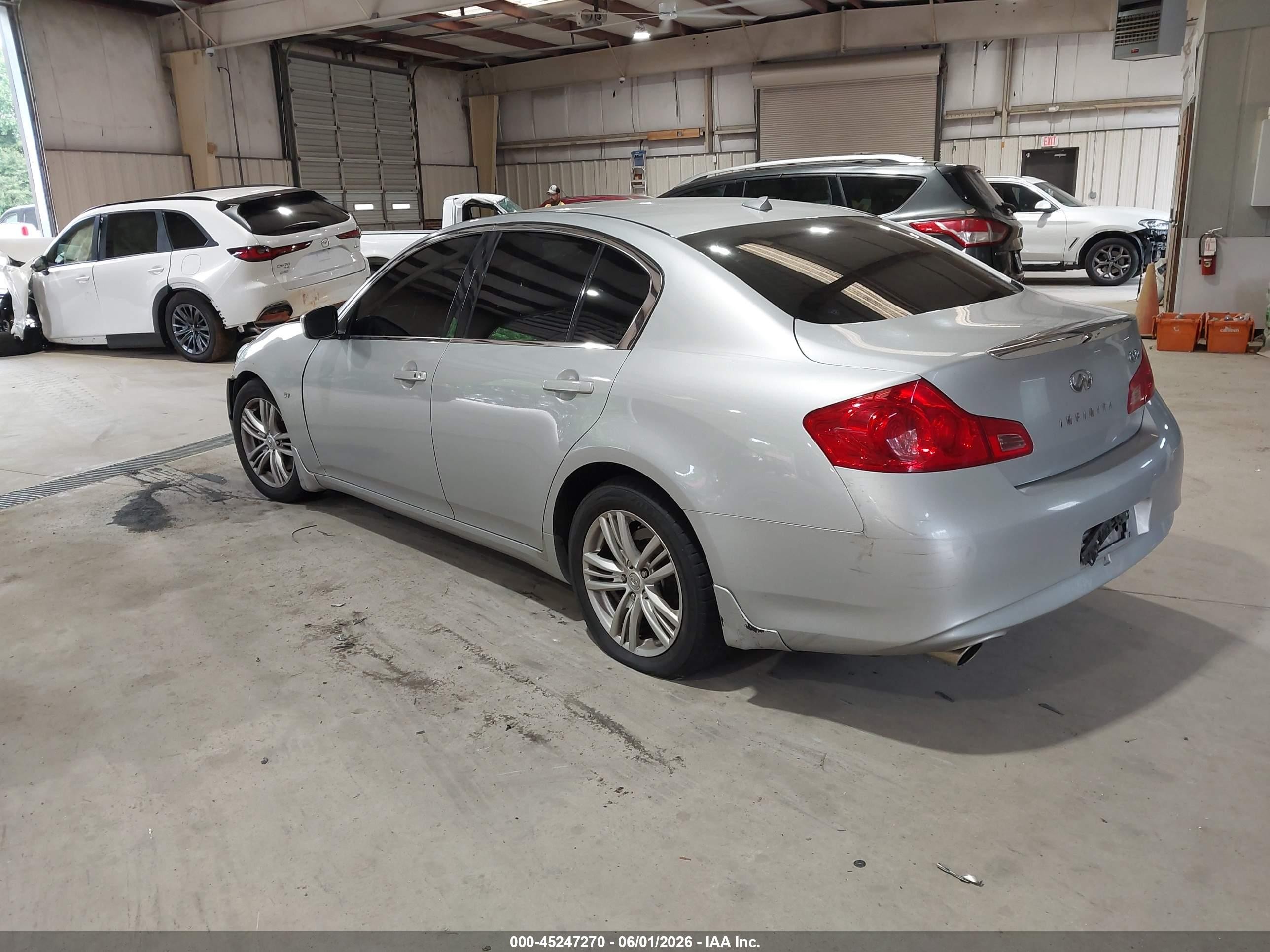 2015 Infiniti Q40   Silver vin: JN1CV6AP2FM502722
