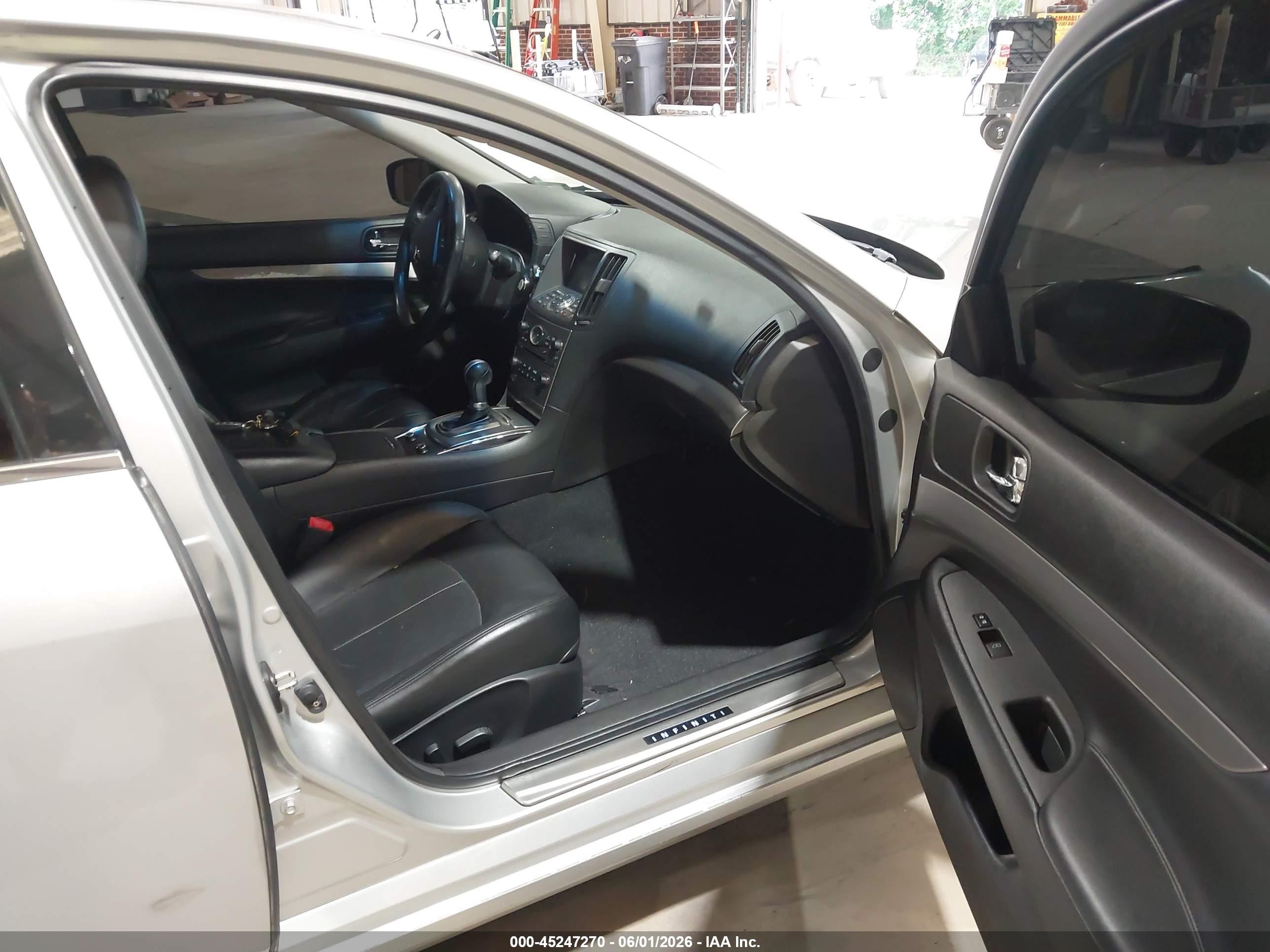 2015 Infiniti Q40   Silver vin: JN1CV6AP2FM502722