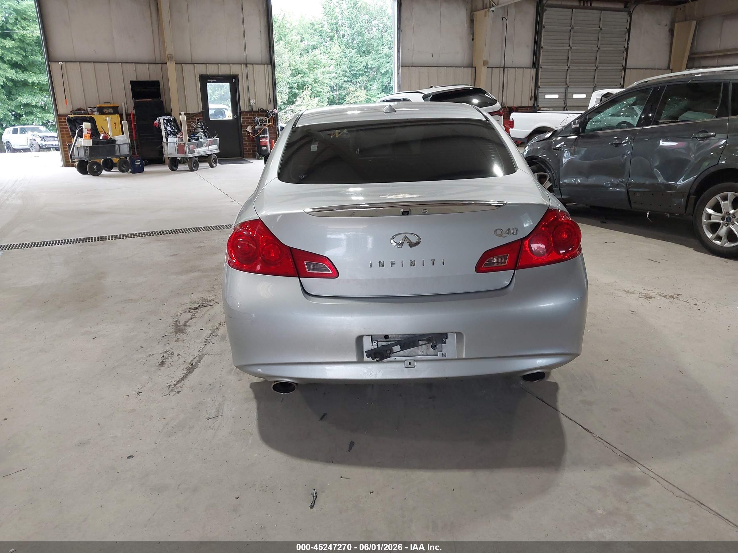 2015 Infiniti Q40   Silver vin: JN1CV6AP2FM502722