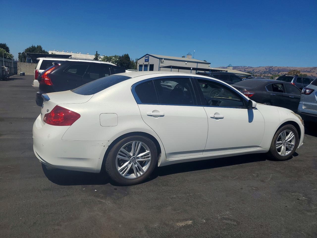 2010 Infiniti G37 Sedan Base White vin: JN1CV6AP3AM204334
