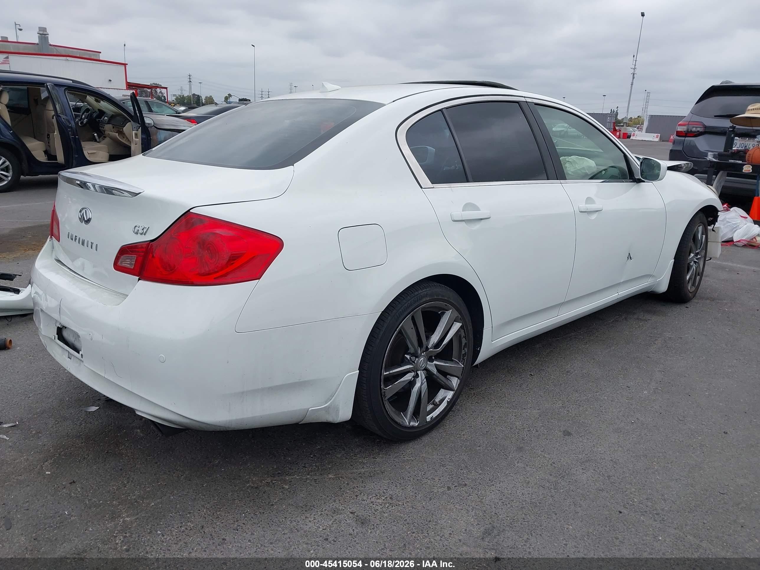 2013 Infiniti G37 Journey White vin: JN1CV6AP3DM717555
