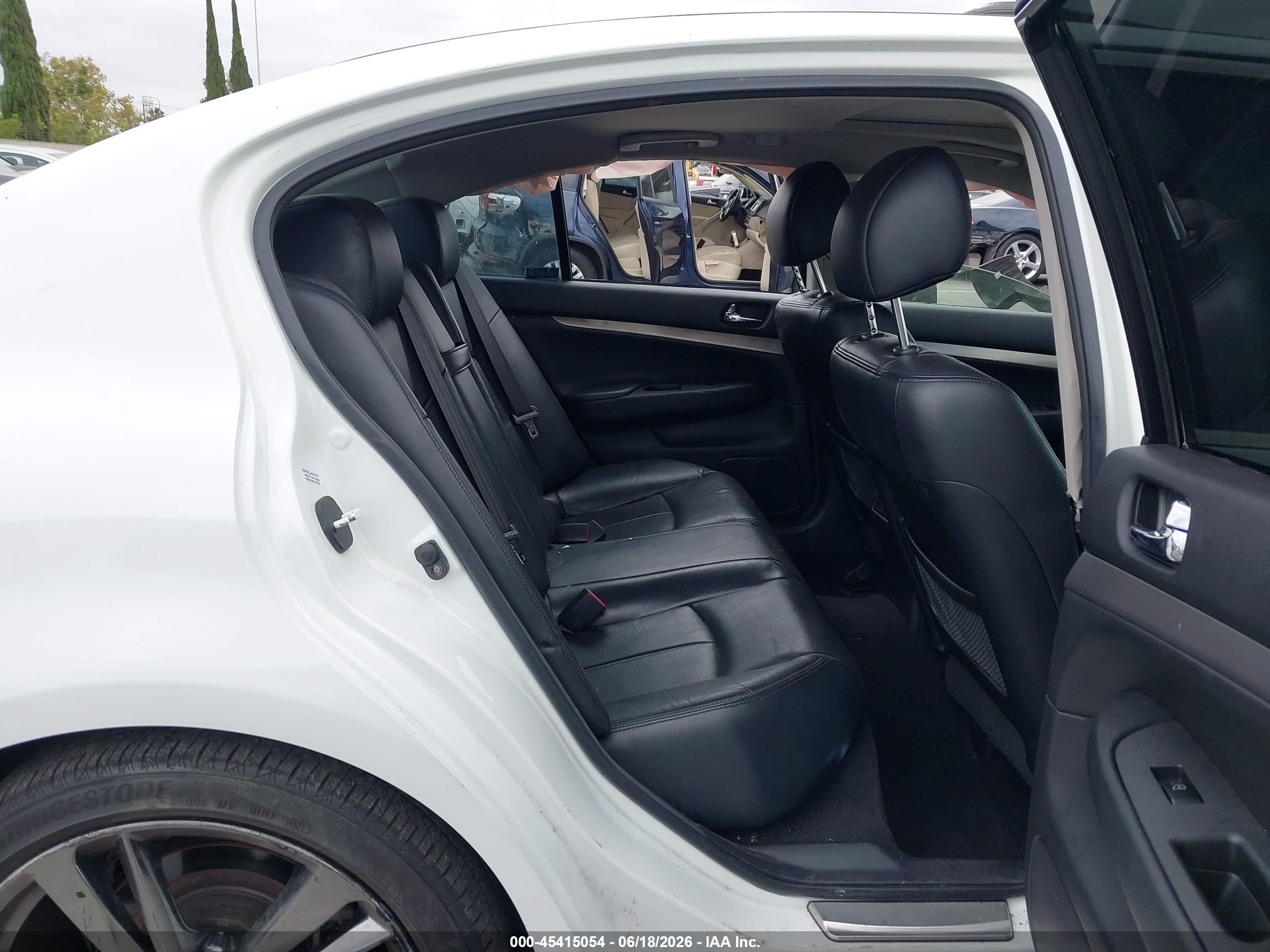 2013 Infiniti G37 Journey White vin: JN1CV6AP3DM717555