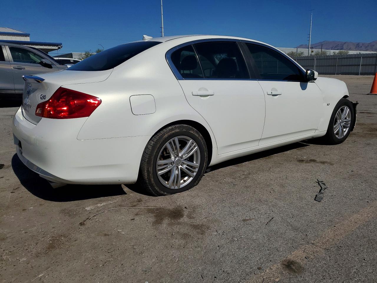 2015 Infiniti Q40 Base White vin: JN1CV6AP3FM501854