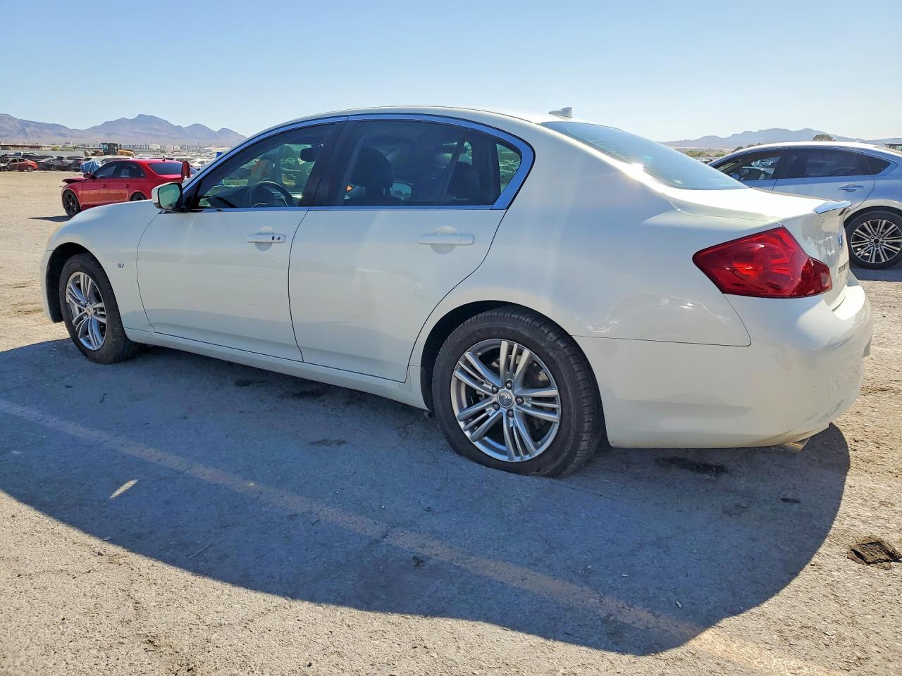 2015 Infiniti Q40 Base White vin: JN1CV6AP3FM501854