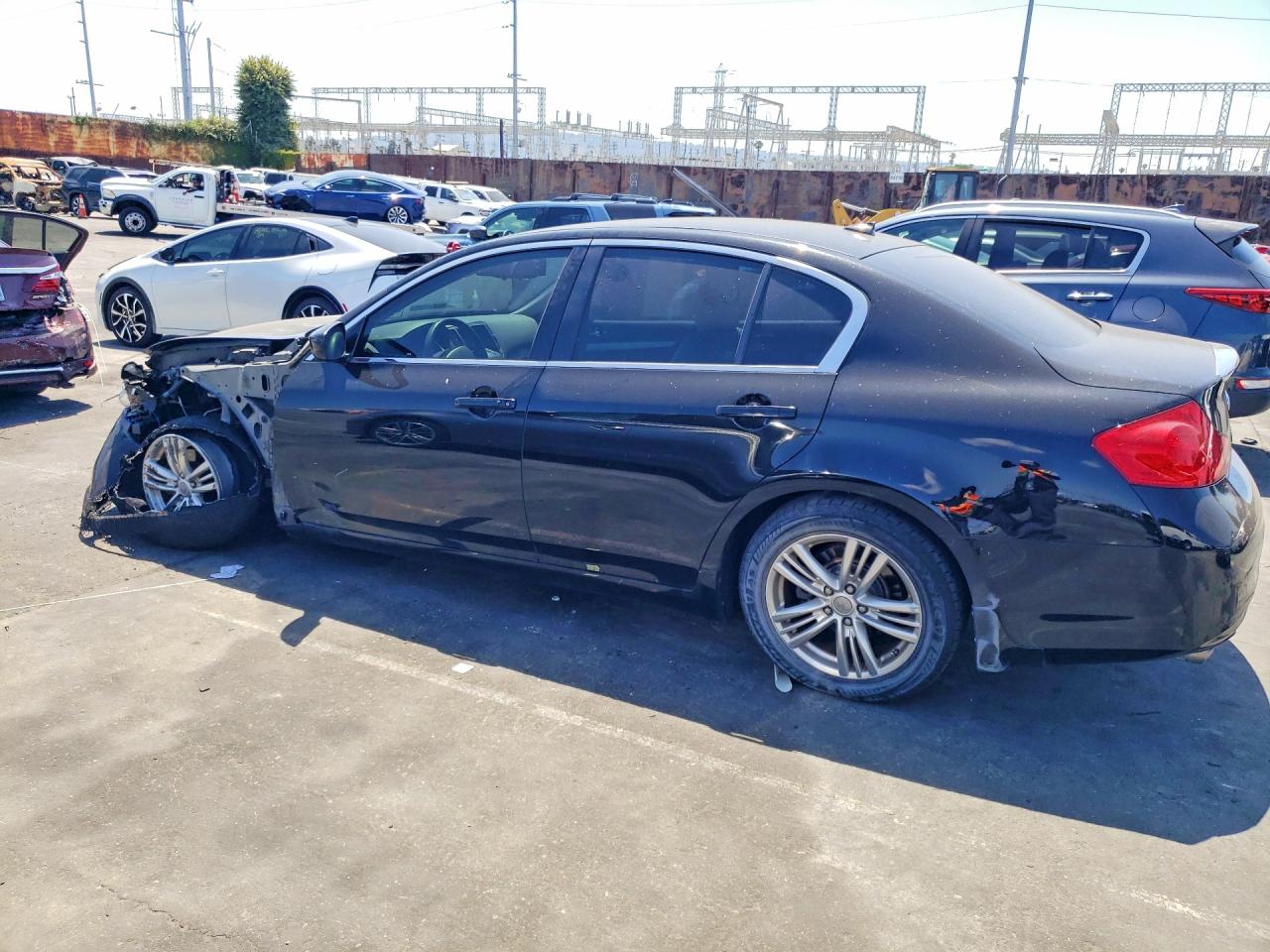 2015 Infiniti Q40 Base Черный vin: JN1CV6AP3FM502342