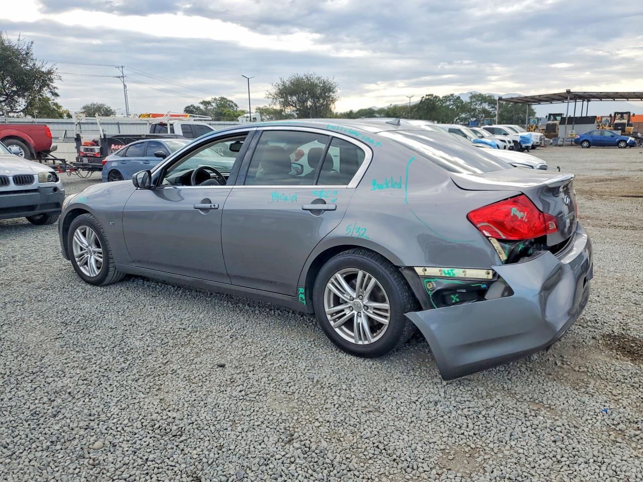 2015 Infiniti Q40 Base Gray vin: JN1CV6AP3FM502941
