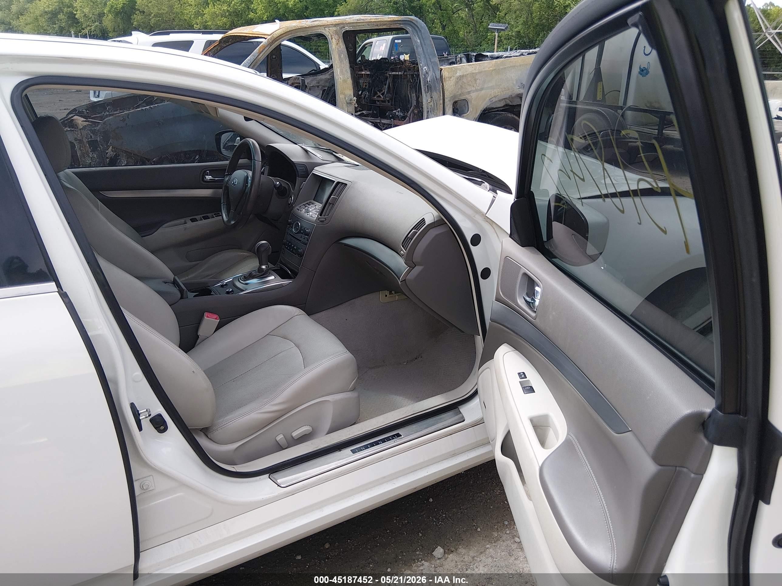 2013 Infiniti G37 Journey Белый vin: JN1CV6AP4DM725437