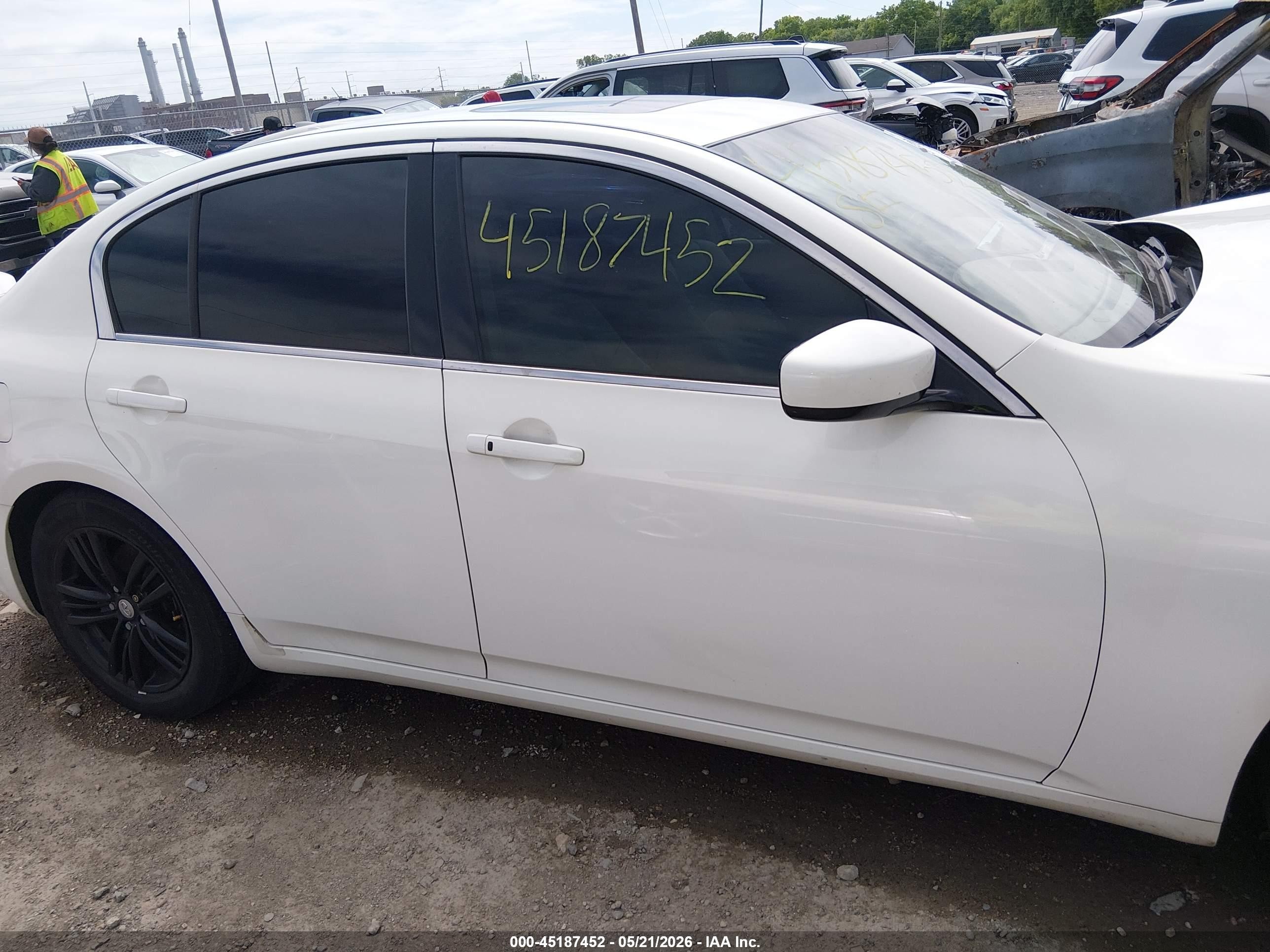 2013 Infiniti G37 Journey Белый vin: JN1CV6AP4DM725437