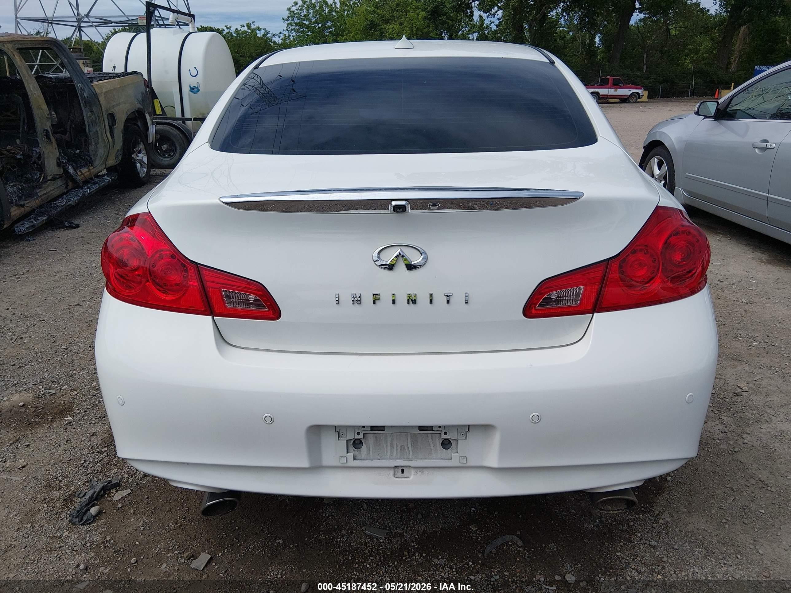 2013 Infiniti G37 Journey Белый vin: JN1CV6AP4DM725437