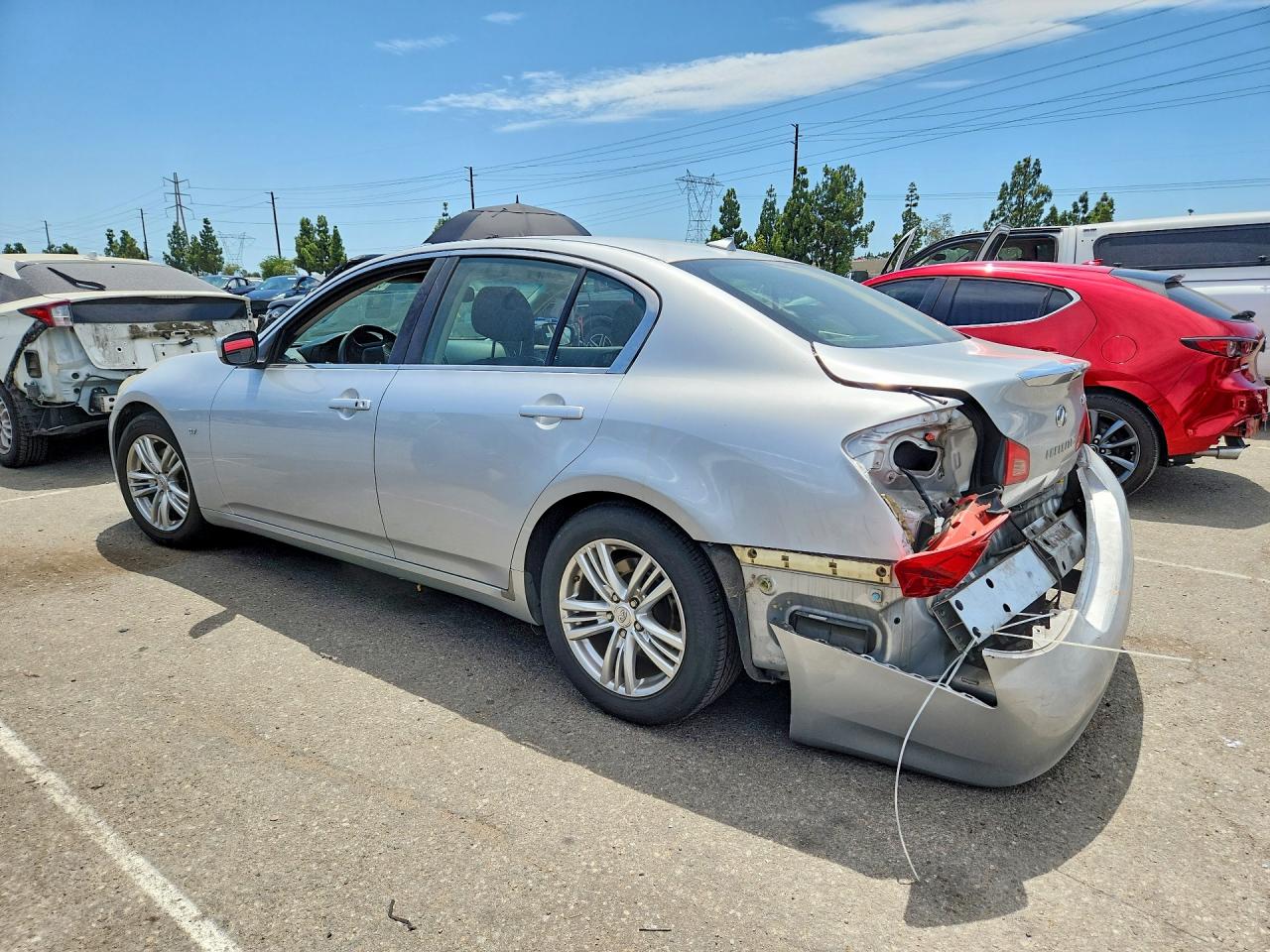 2015 Infiniti Q40 Base Серебряный vin: JN1CV6AP4FM500390