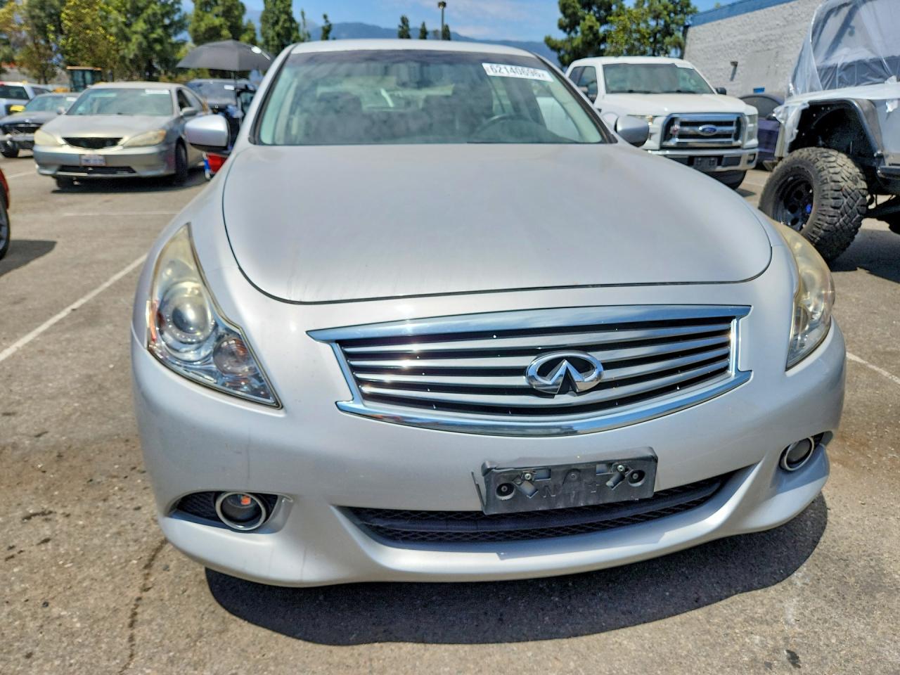 2015 Infiniti Q40 Base Серебряный vin: JN1CV6AP4FM500390