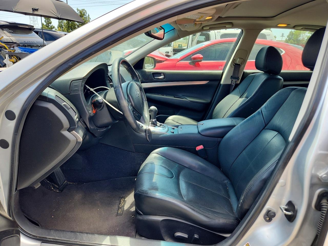 2015 Infiniti Q40 Base Серебряный vin: JN1CV6AP4FM500390