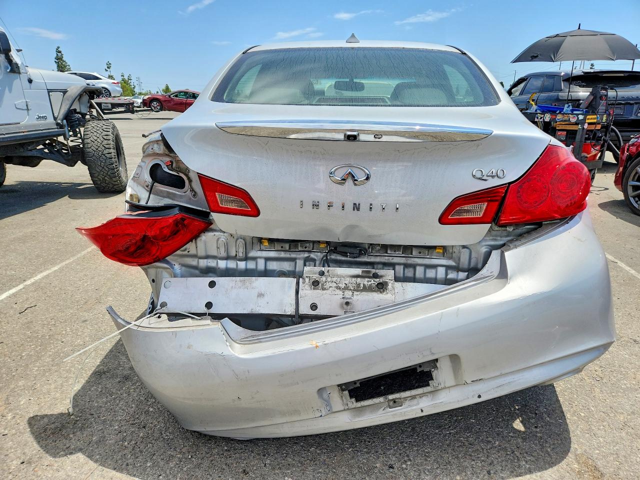 2015 Infiniti Q40 Base Серебряный vin: JN1CV6AP4FM500390