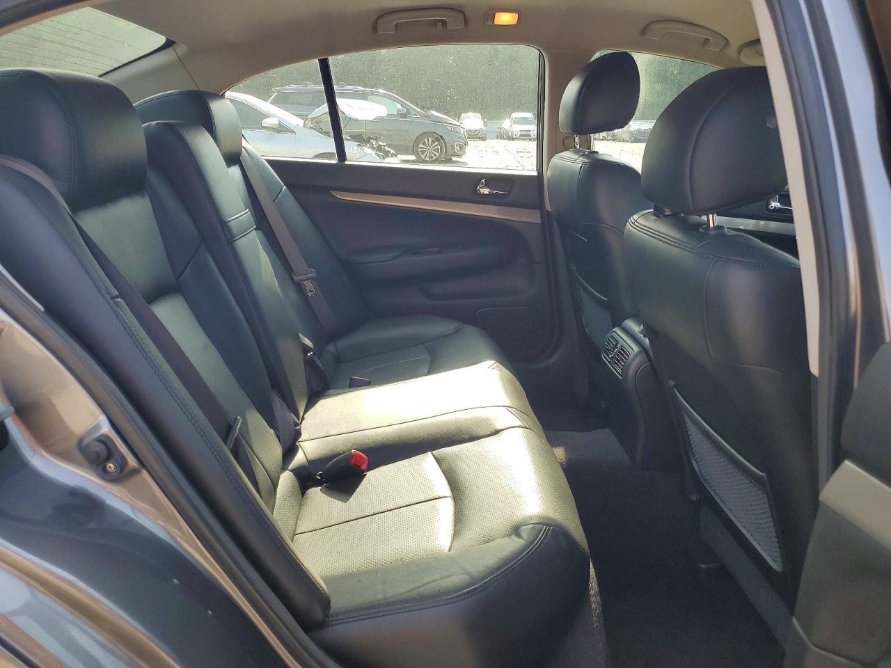 2015 Infiniti Q40 Base Серый vin: JN1CV6AP4FM500633