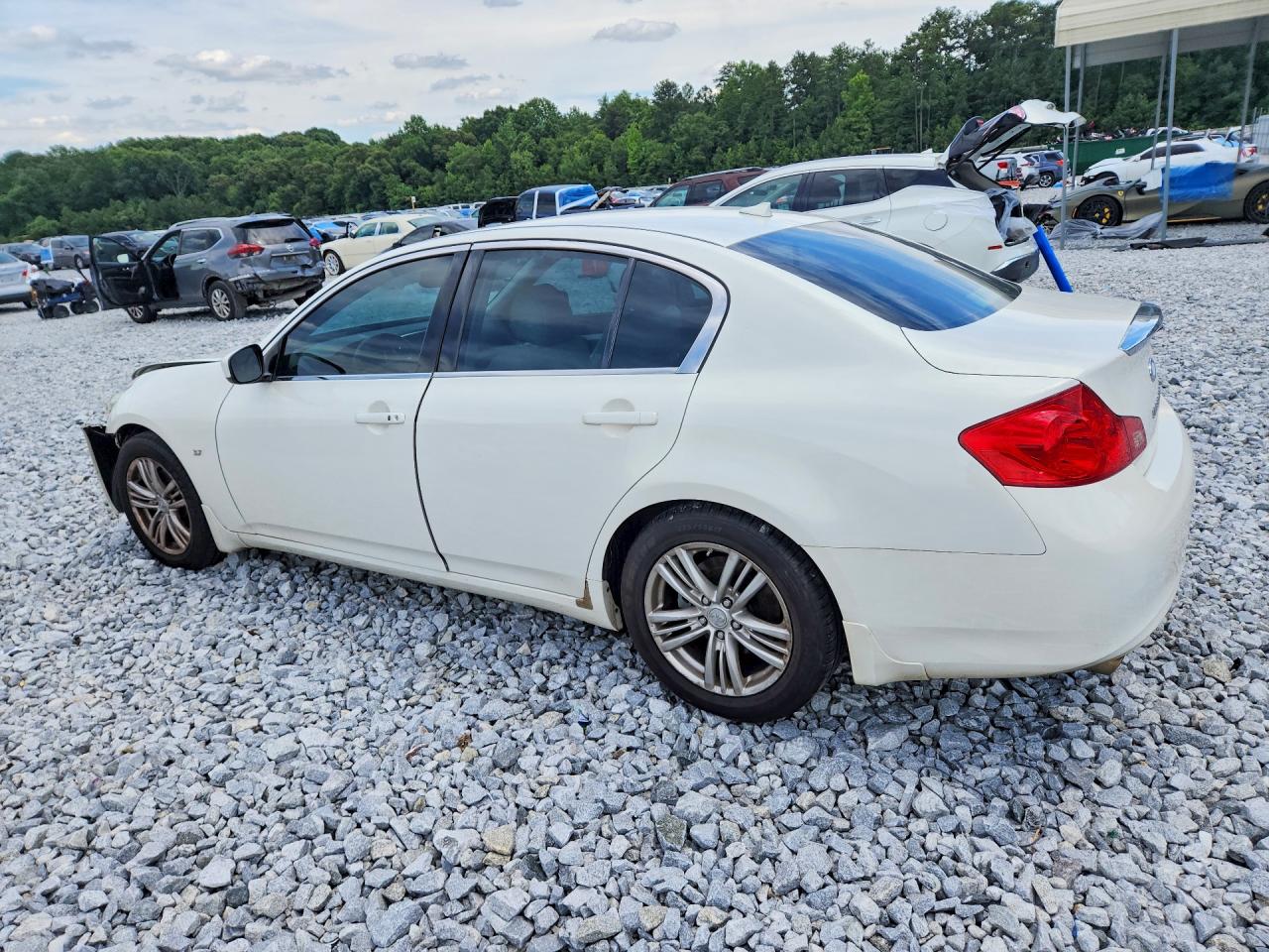 2015 Infiniti Q40 Base White vin: JN1CV6AP4FM501829