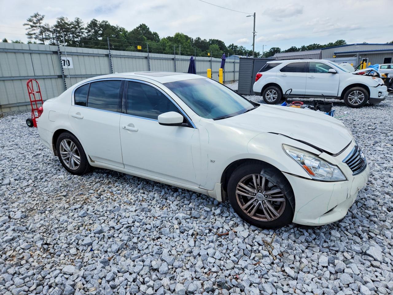 2015 Infiniti Q40 Base White vin: JN1CV6AP4FM501829