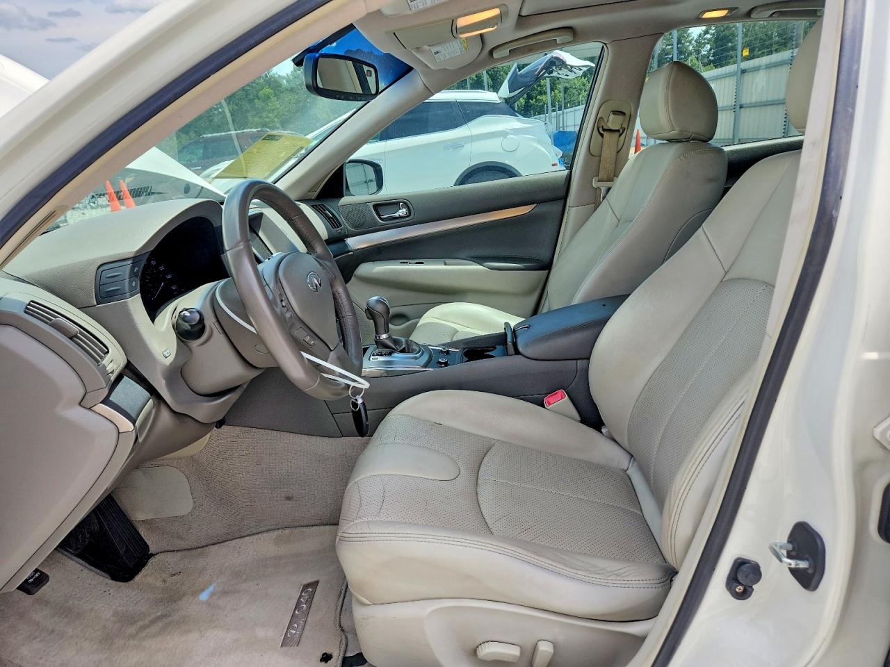 2015 Infiniti Q40 Base White vin: JN1CV6AP4FM501829