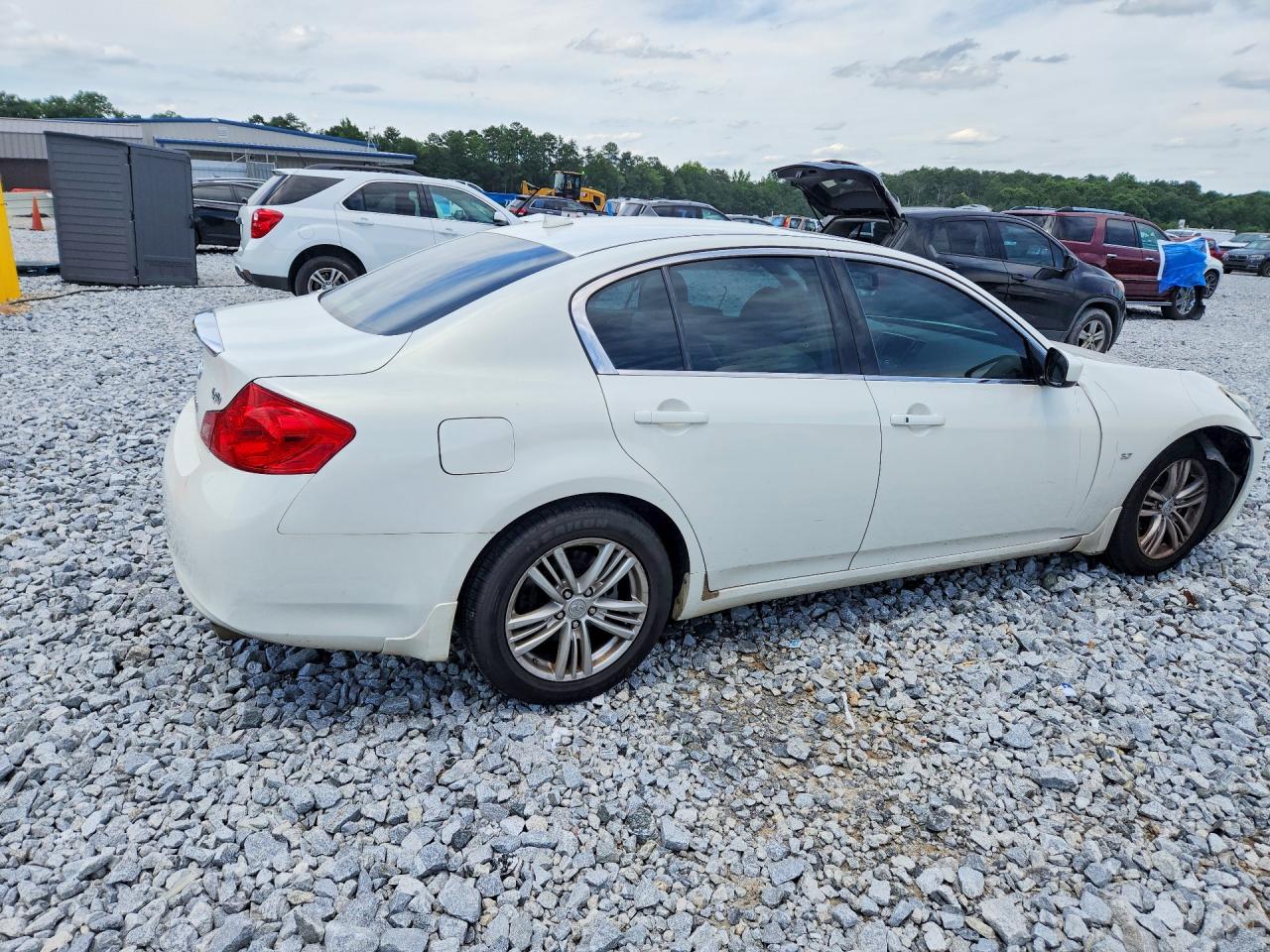2015 Infiniti Q40 Base White vin: JN1CV6AP4FM501829