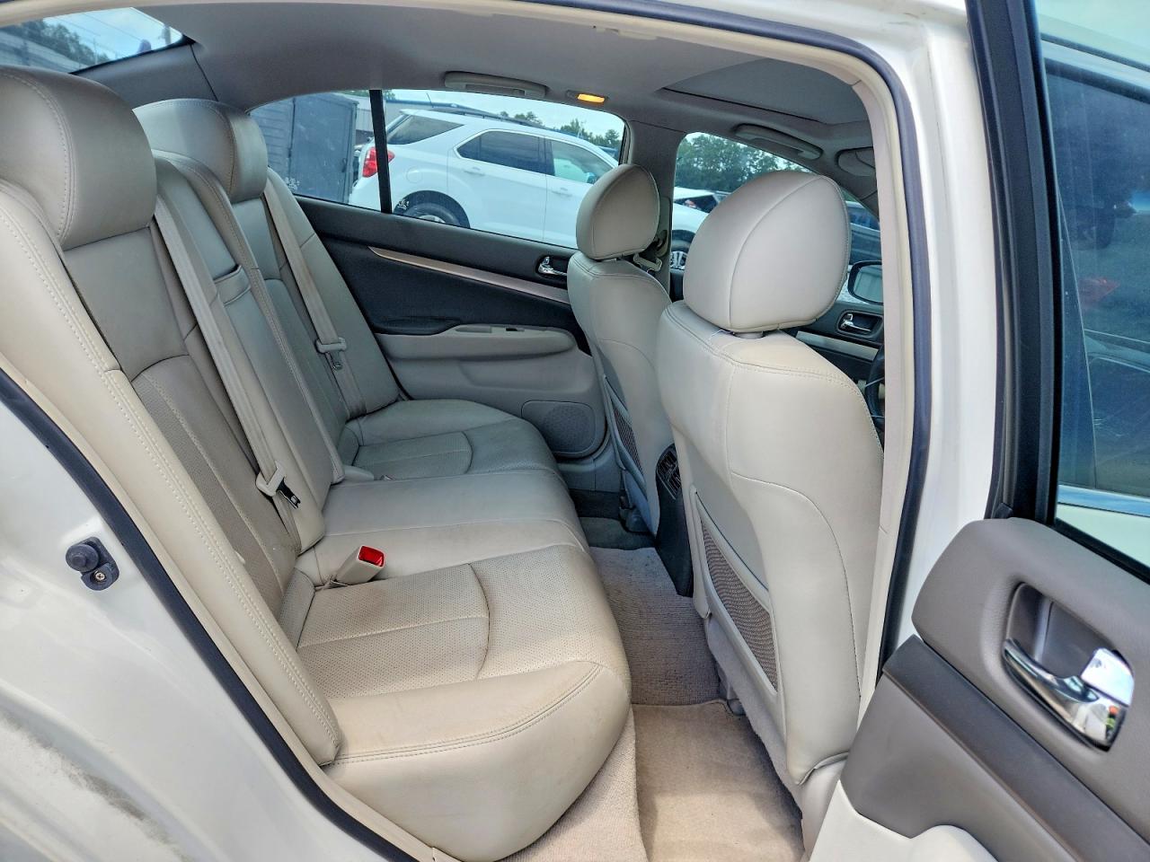 2015 Infiniti Q40 Base White vin: JN1CV6AP4FM501829