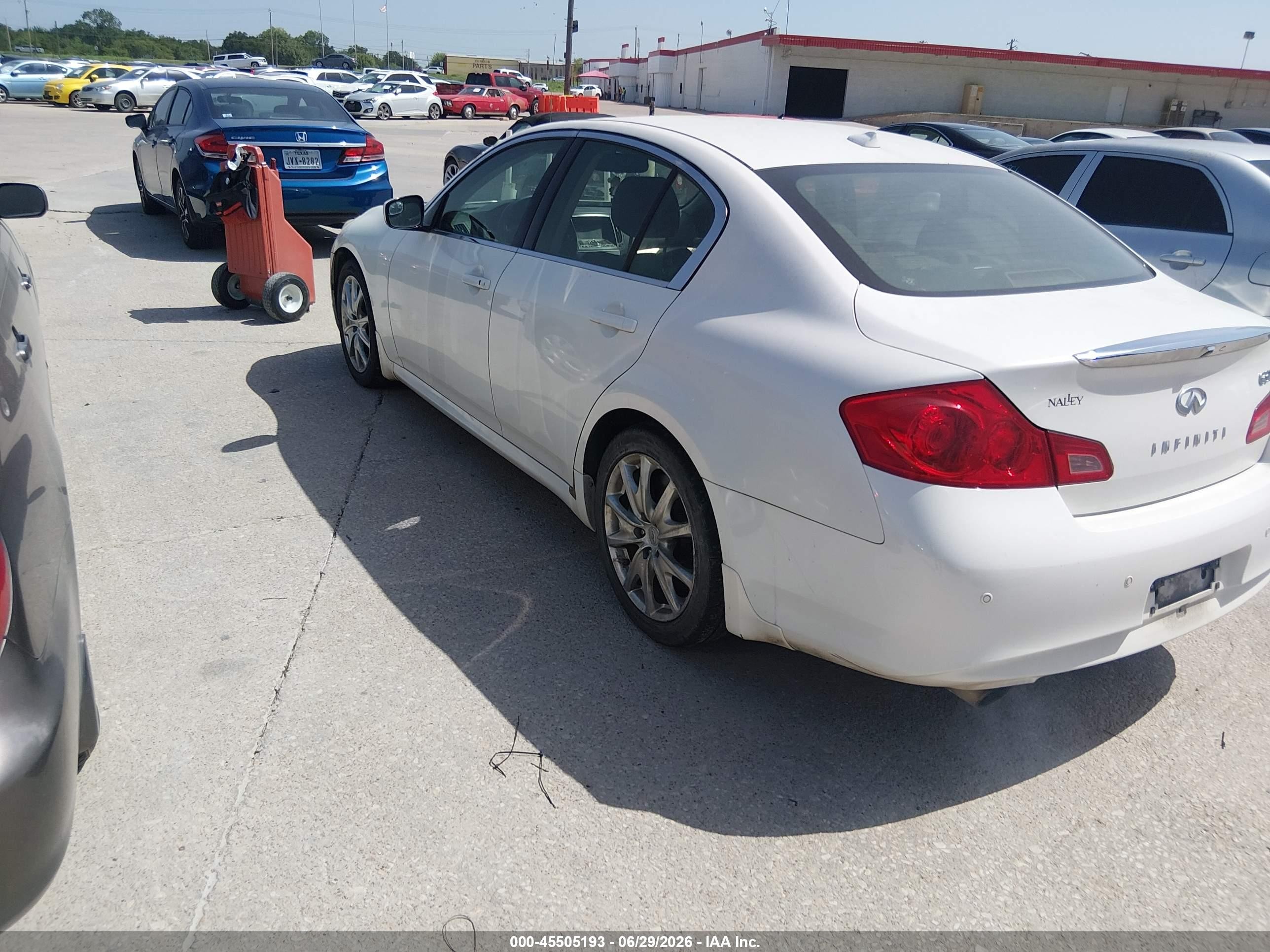 2013 Infiniti G37 Journey White vin: JN1CV6AP5DM301202
