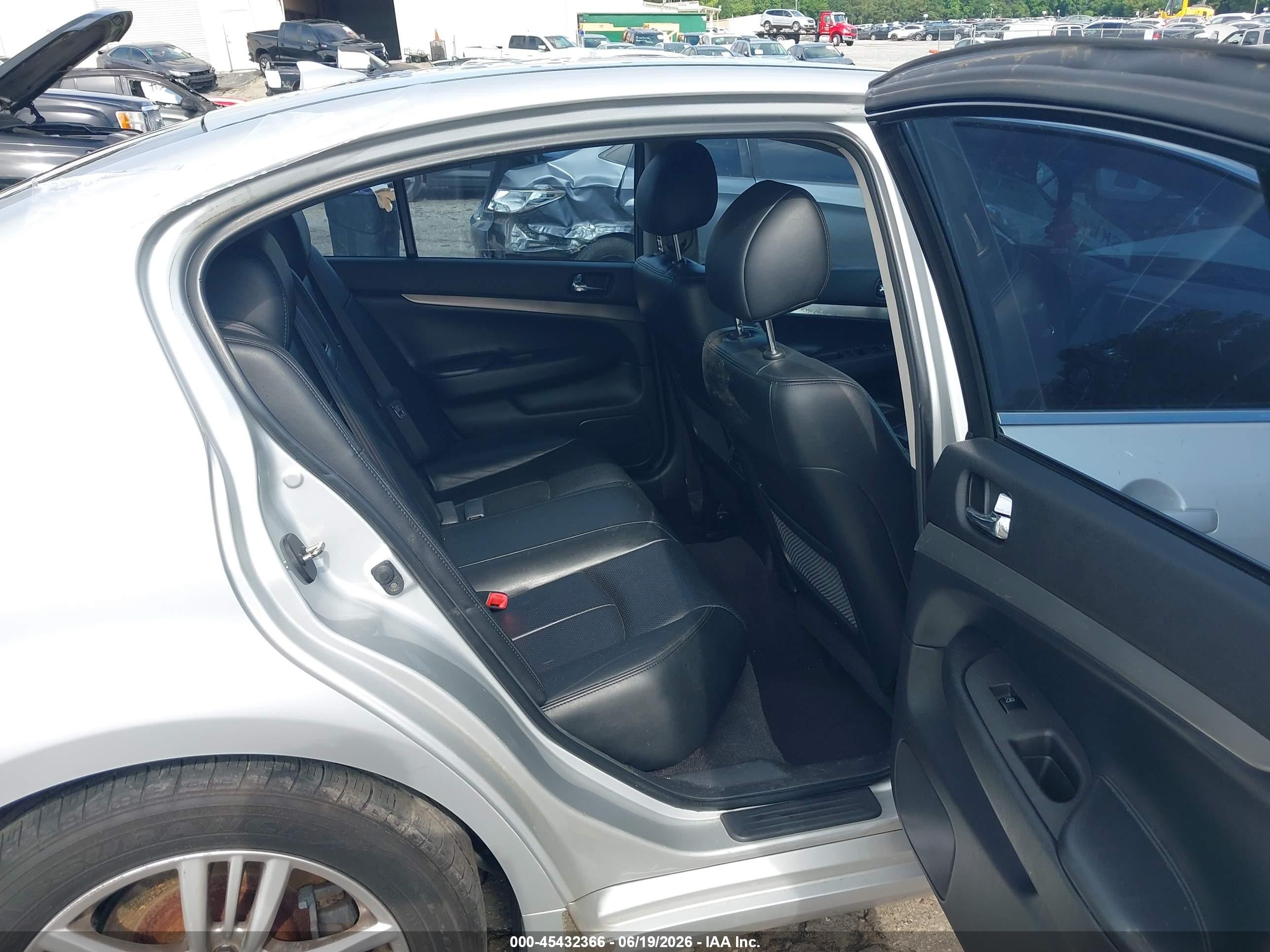 2013 Infiniti G37 Journey Серебряный vin: JN1CV6AP5DM714351