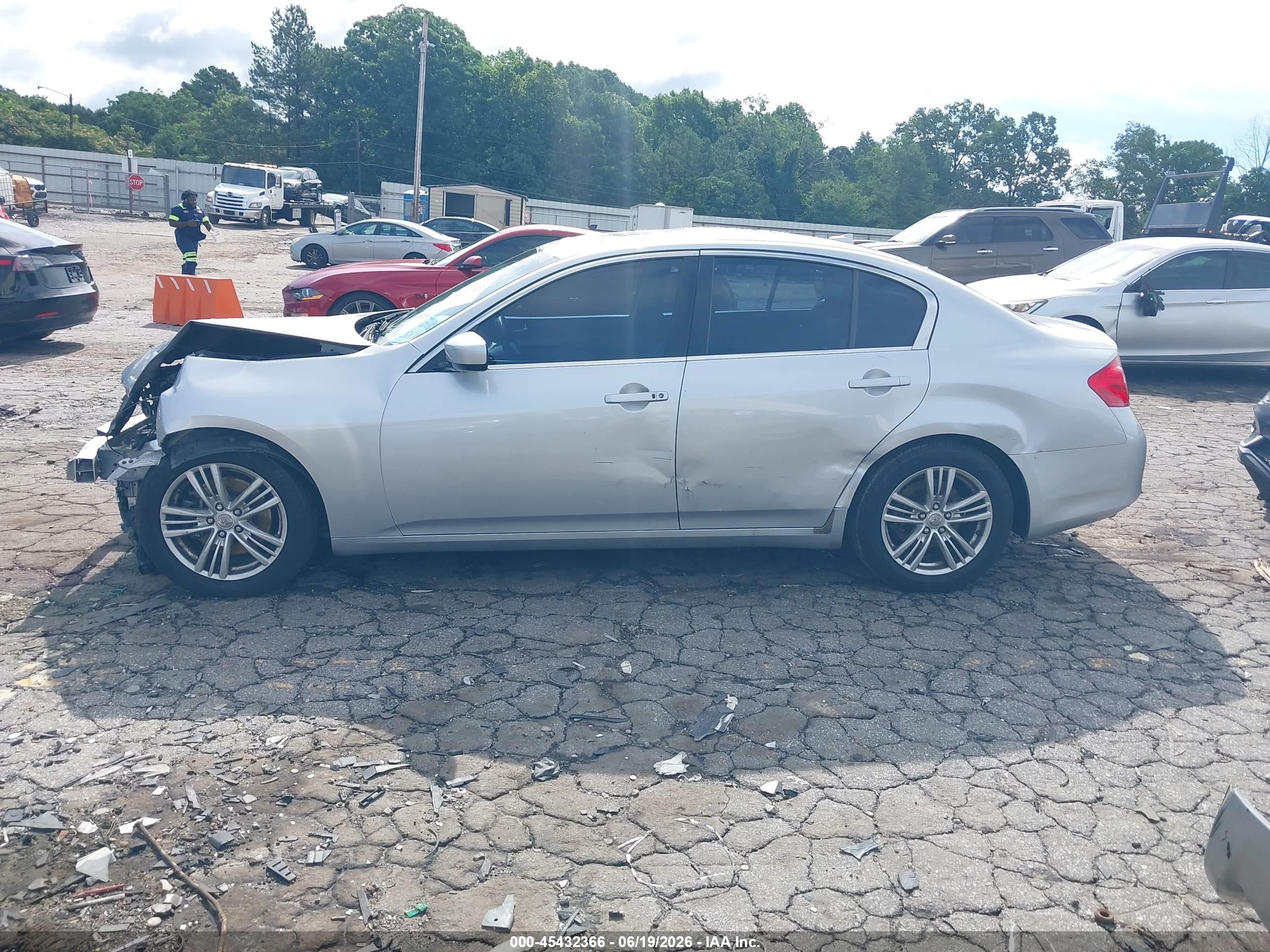 2013 Infiniti G37 Journey Серебряный vin: JN1CV6AP5DM714351