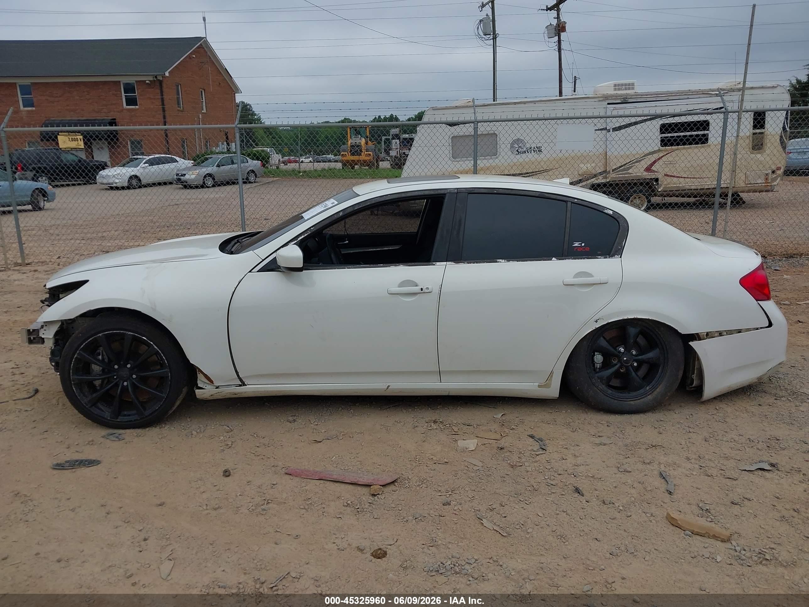 2013 Infiniti G37 Journey Белый vin: JN1CV6AP5DM721557