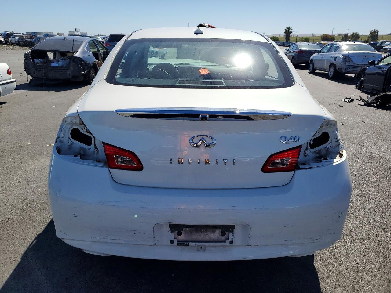2015 Infiniti Q40 Base Белый vin: JN1CV6AP5FM501225