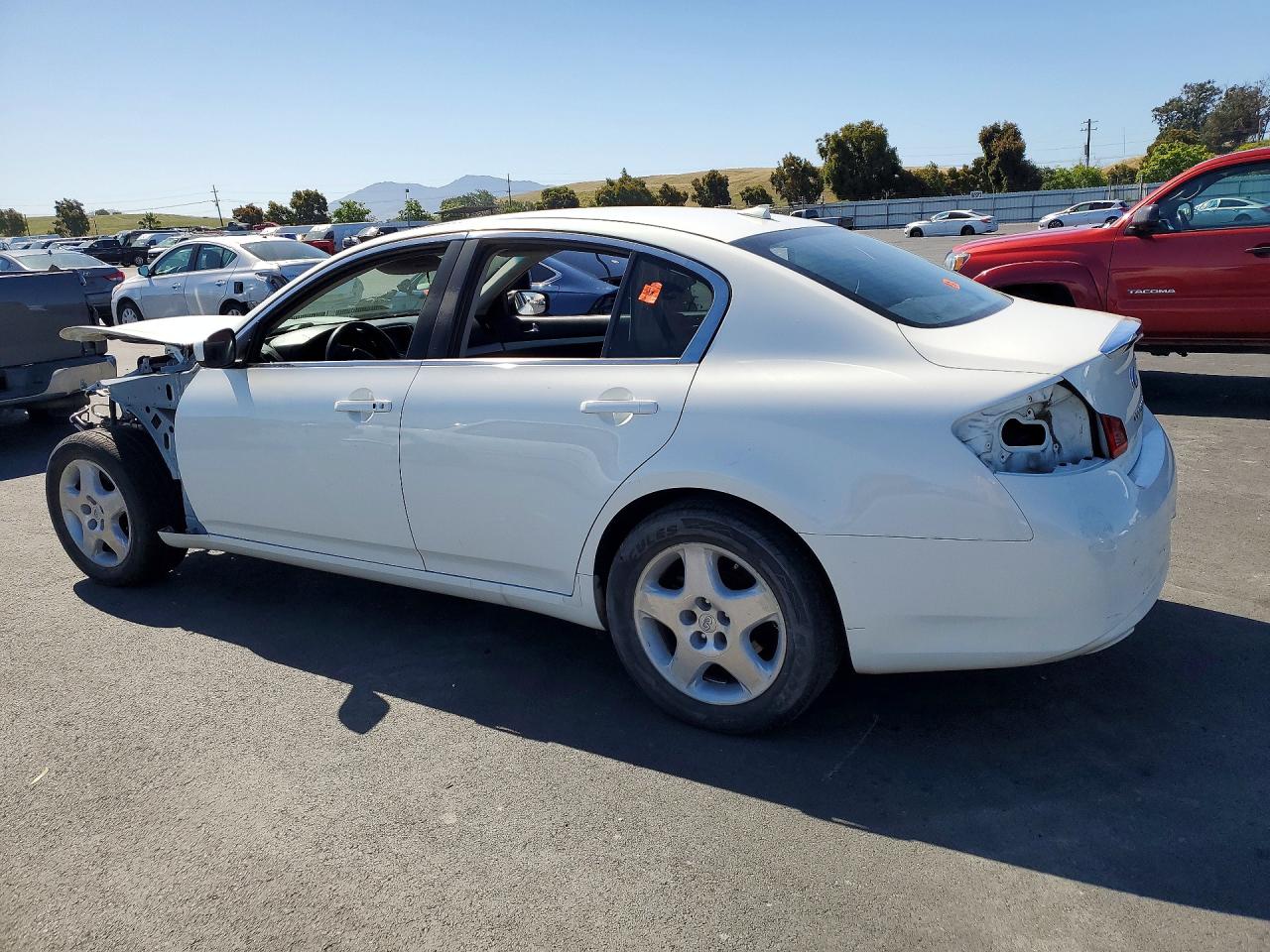 2015 Infiniti Q40 Base Белый vin: JN1CV6AP5FM501225