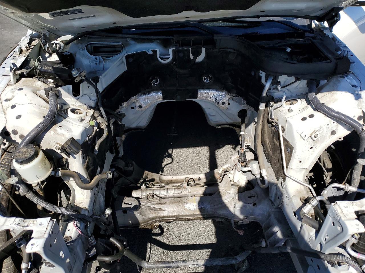 2015 Infiniti Q40 Base Белый vin: JN1CV6AP5FM501225