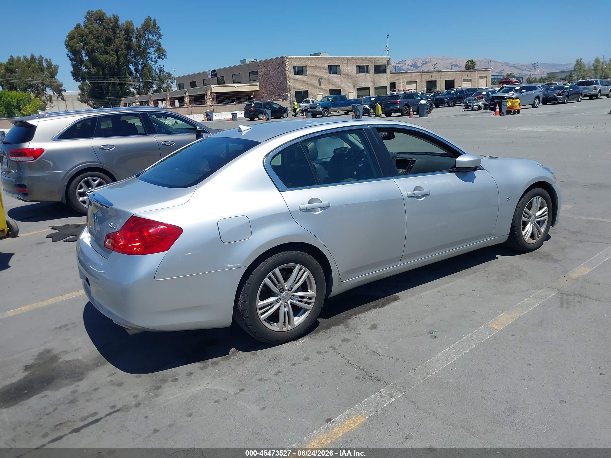 2015 Infiniti Q40 Серый vin: JN1CV6AP5FM503010