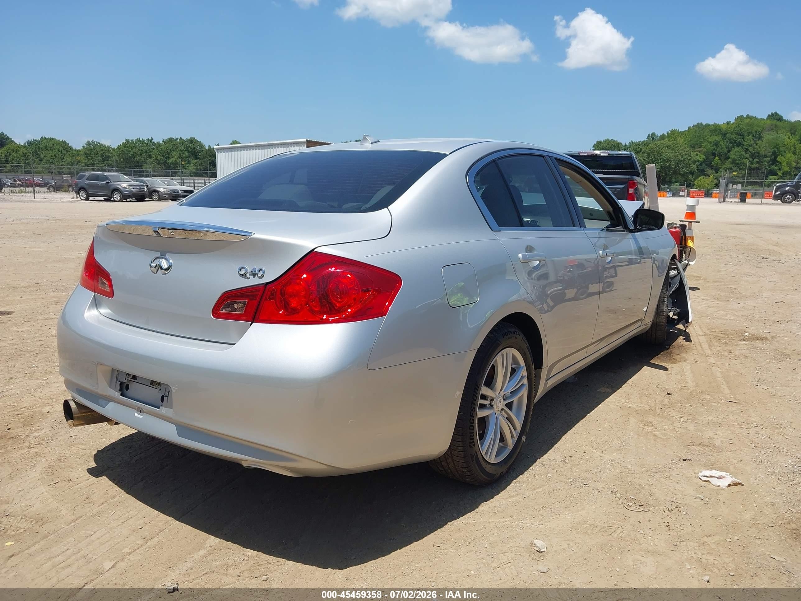 2015 Infiniti Q40   Silver vin: JN1CV6AP5FM503573