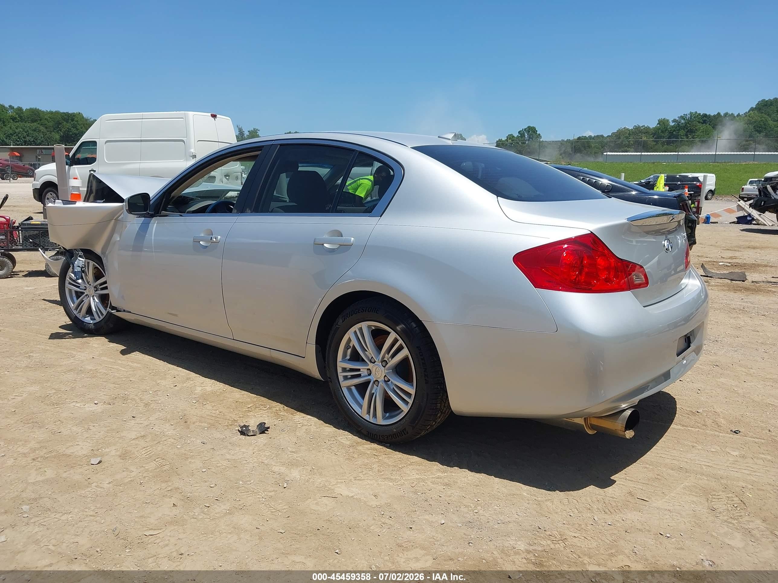 2015 Infiniti Q40   Silver vin: JN1CV6AP5FM503573