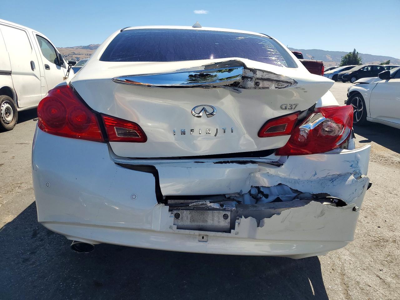 2010 Infiniti G37 Sedan Base White vin: JN1CV6AP6AM204280