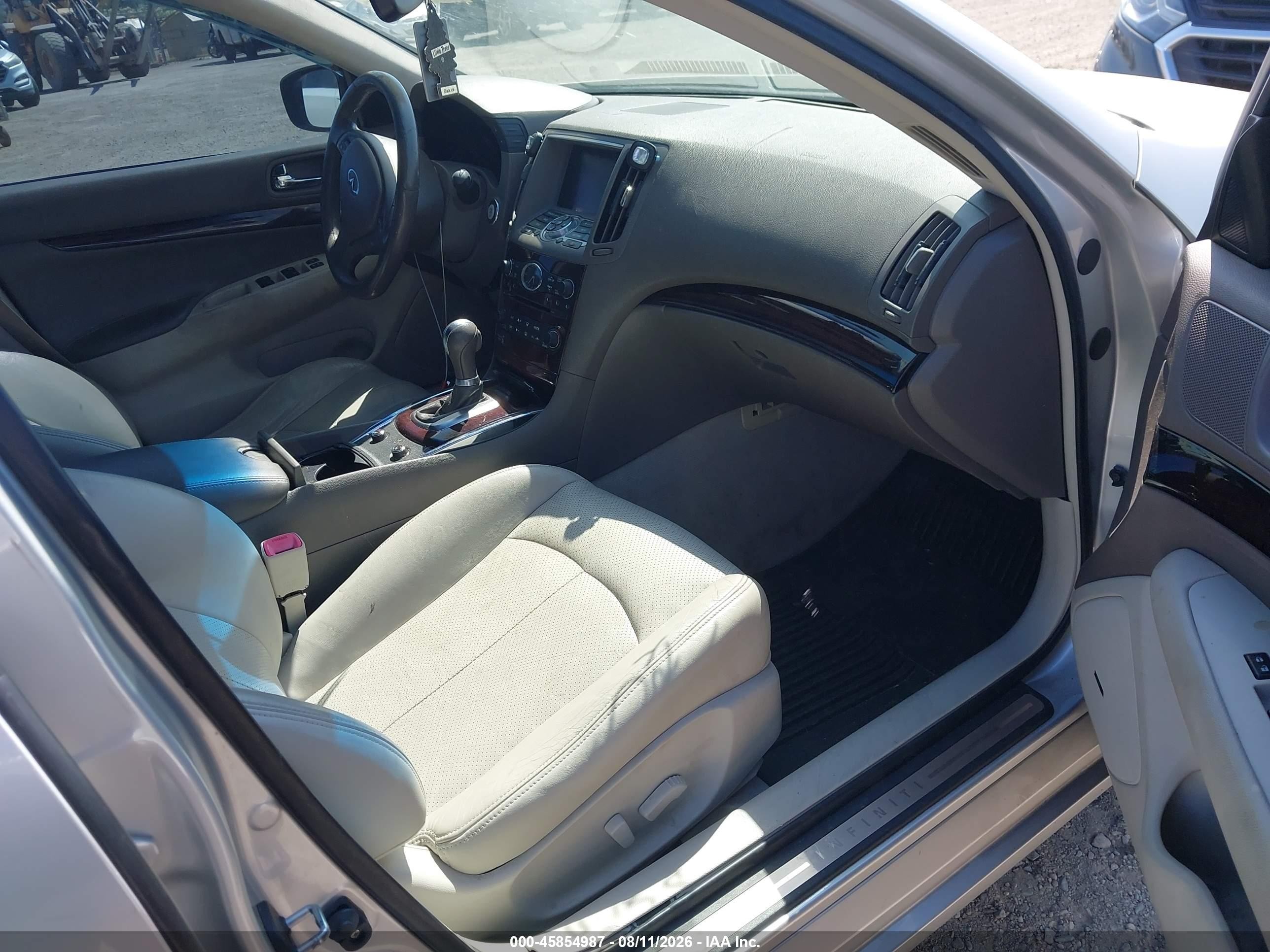 2011 Infiniti G37 Journey Silver vin: JN1CV6AP6BM501924