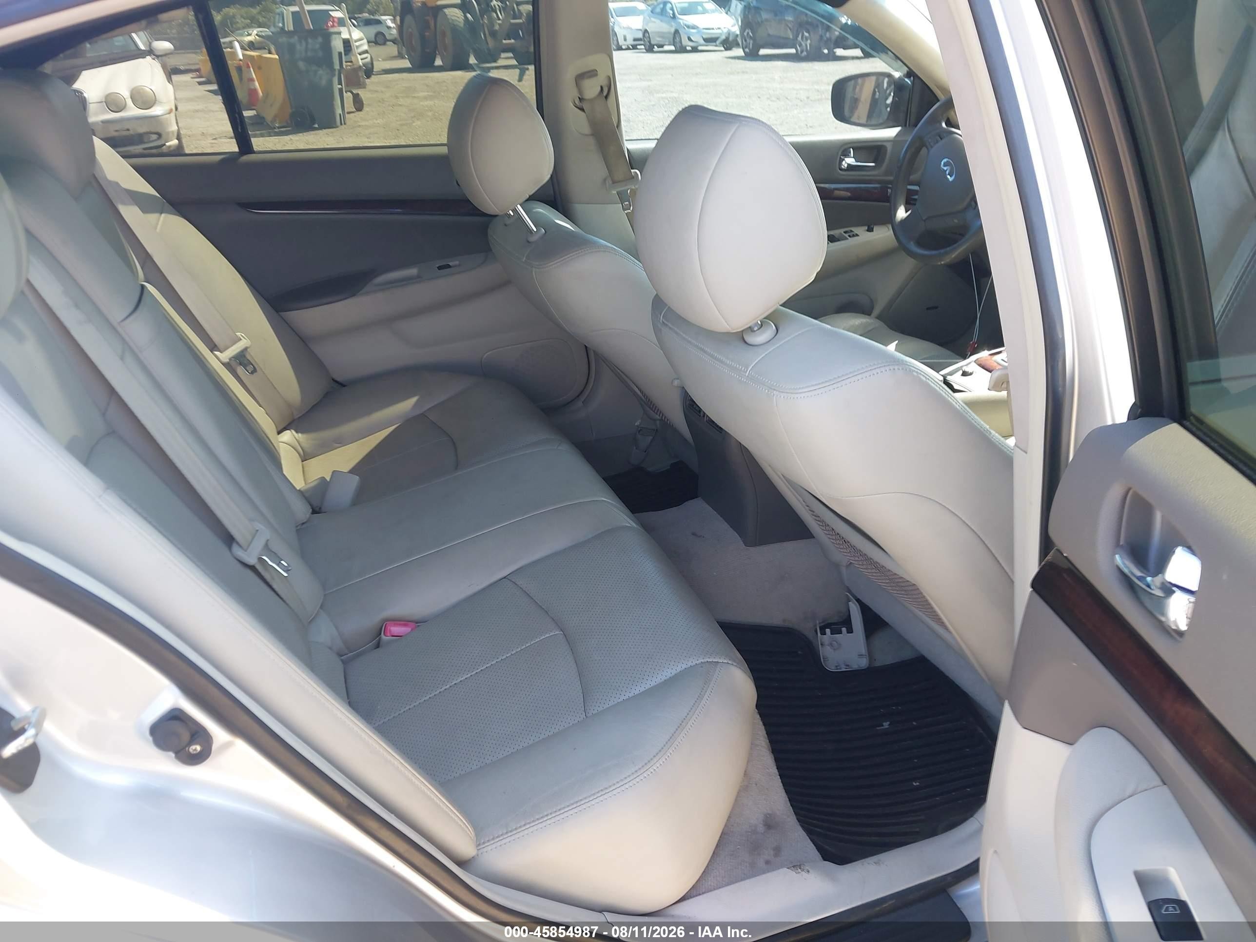 2011 Infiniti G37 Journey Silver vin: JN1CV6AP6BM501924