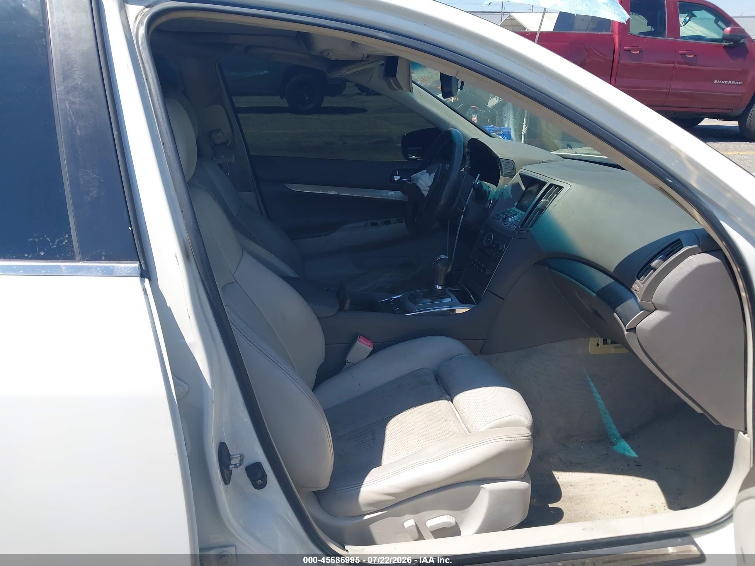 2013 Infiniti G37 Journey White vin: JN1CV6AP6DM711720