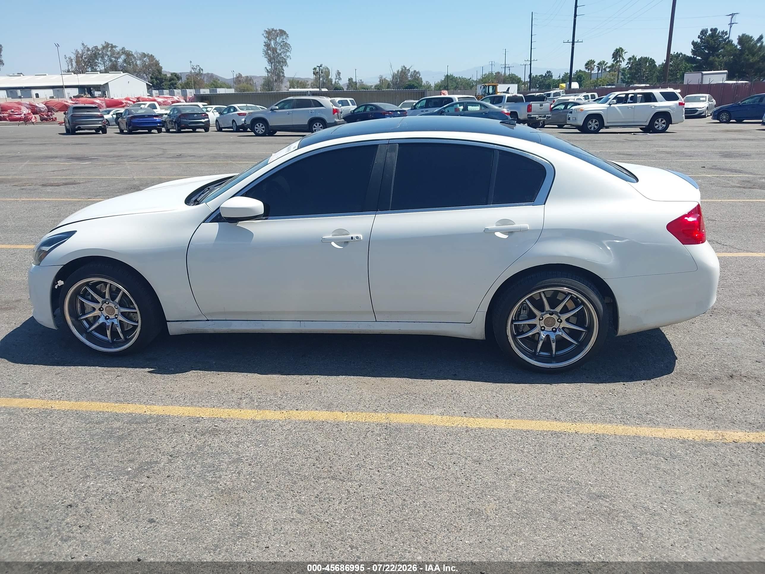 2013 Infiniti G37 Journey White vin: JN1CV6AP6DM711720