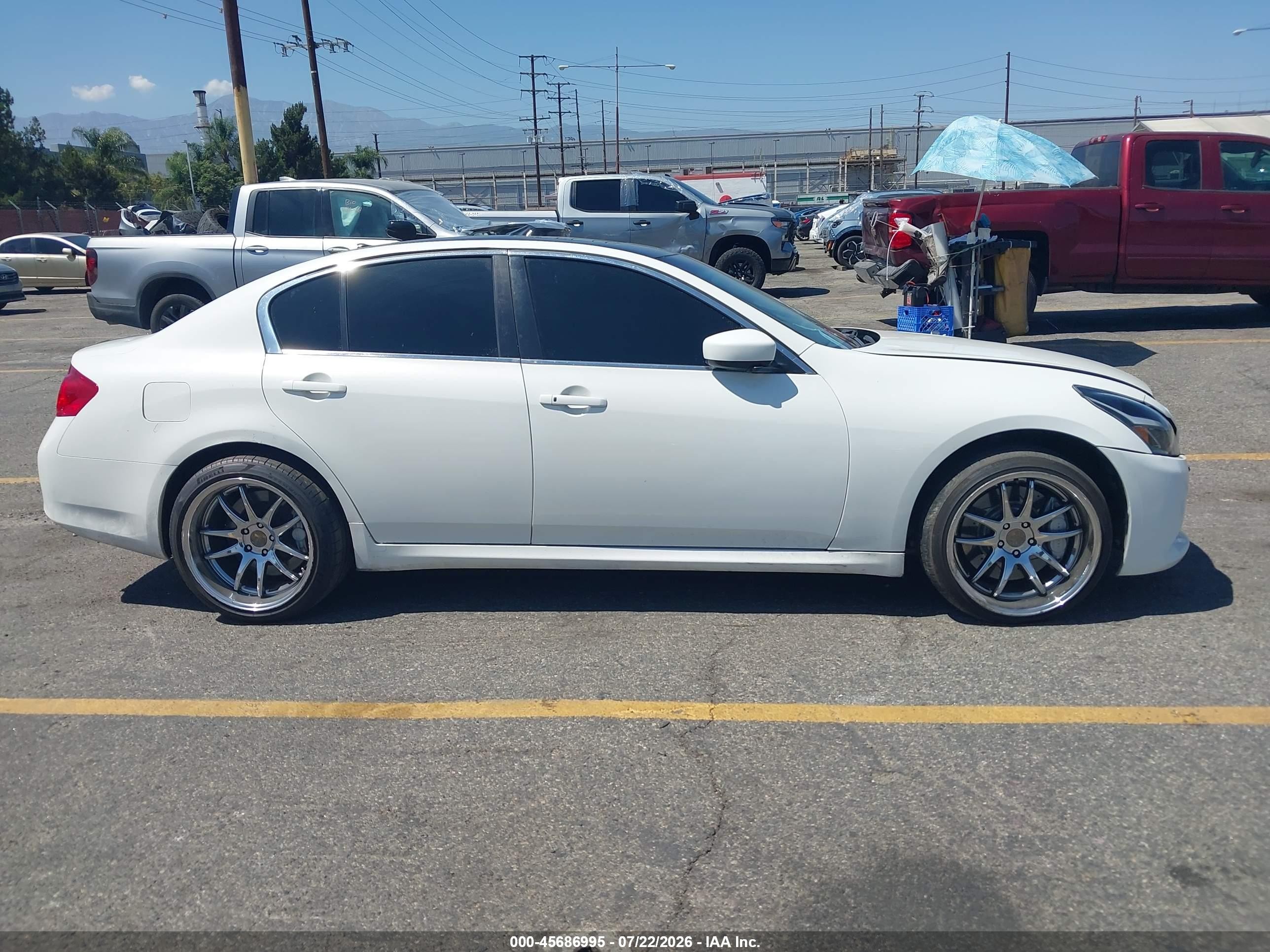 2013 Infiniti G37 Journey White vin: JN1CV6AP6DM711720
