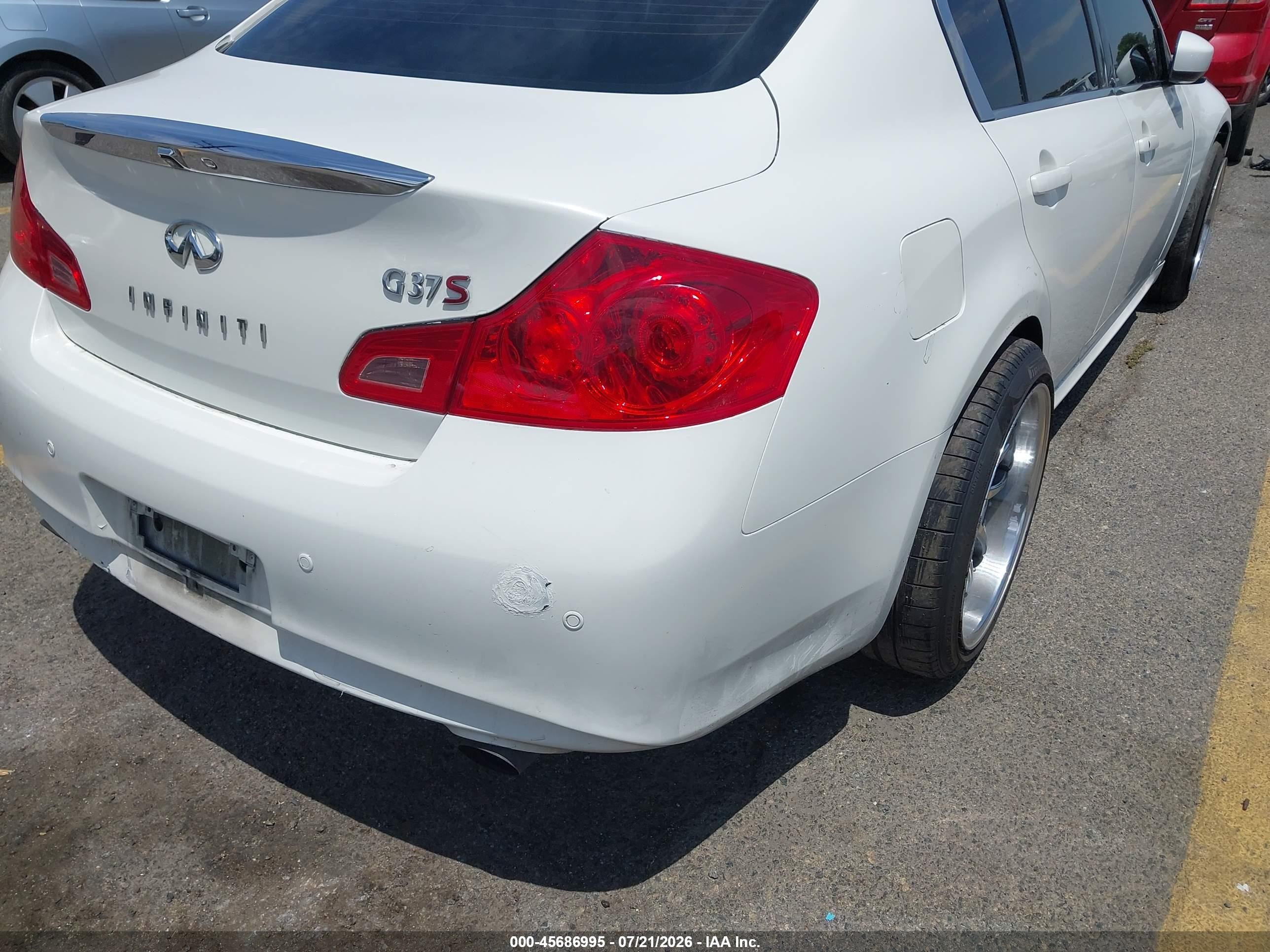 2013 Infiniti G37 Journey White vin: JN1CV6AP6DM711720