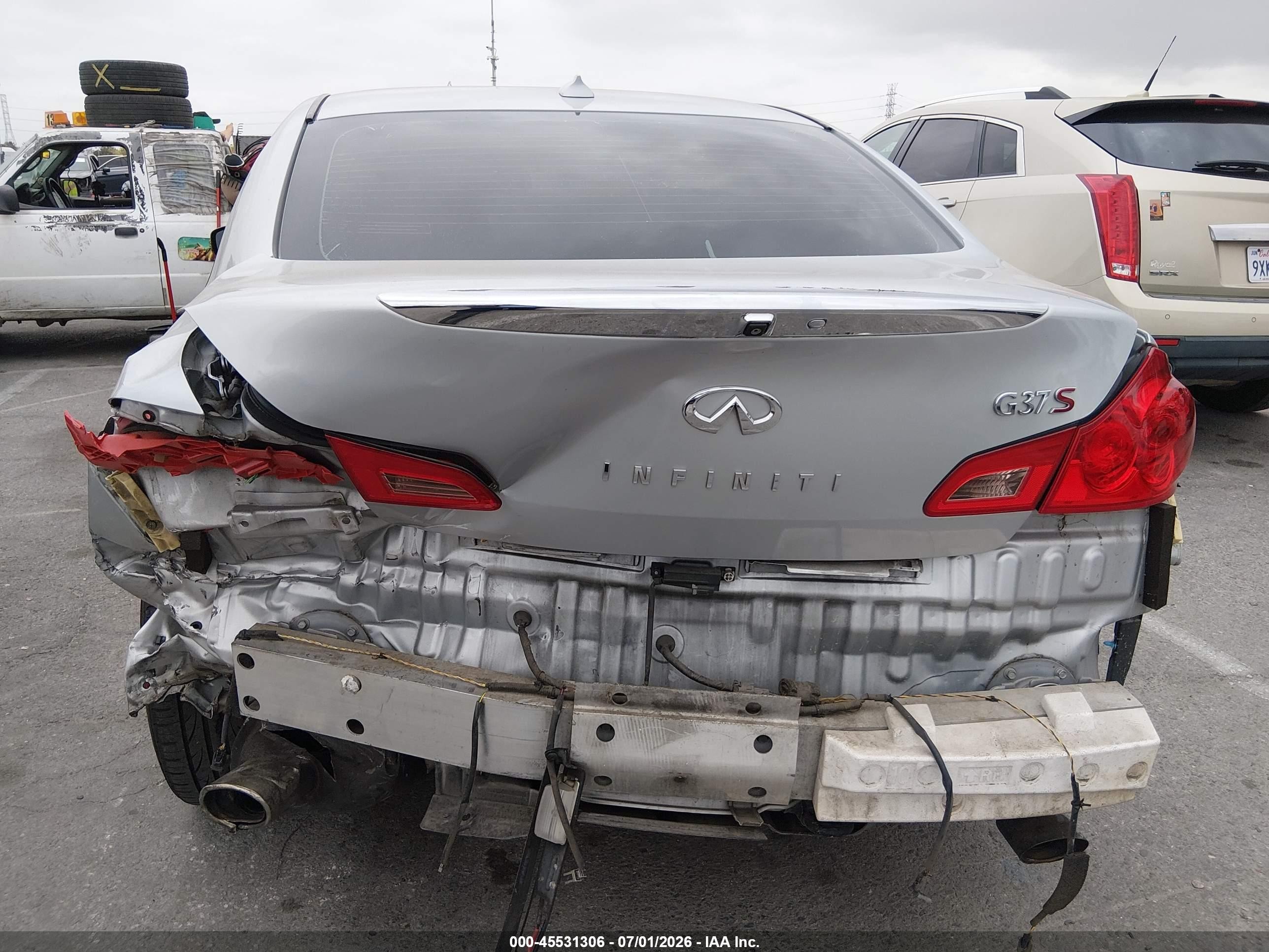 2011 Infiniti G37 Journey Silver vin: JN1CV6AP7BM302347
