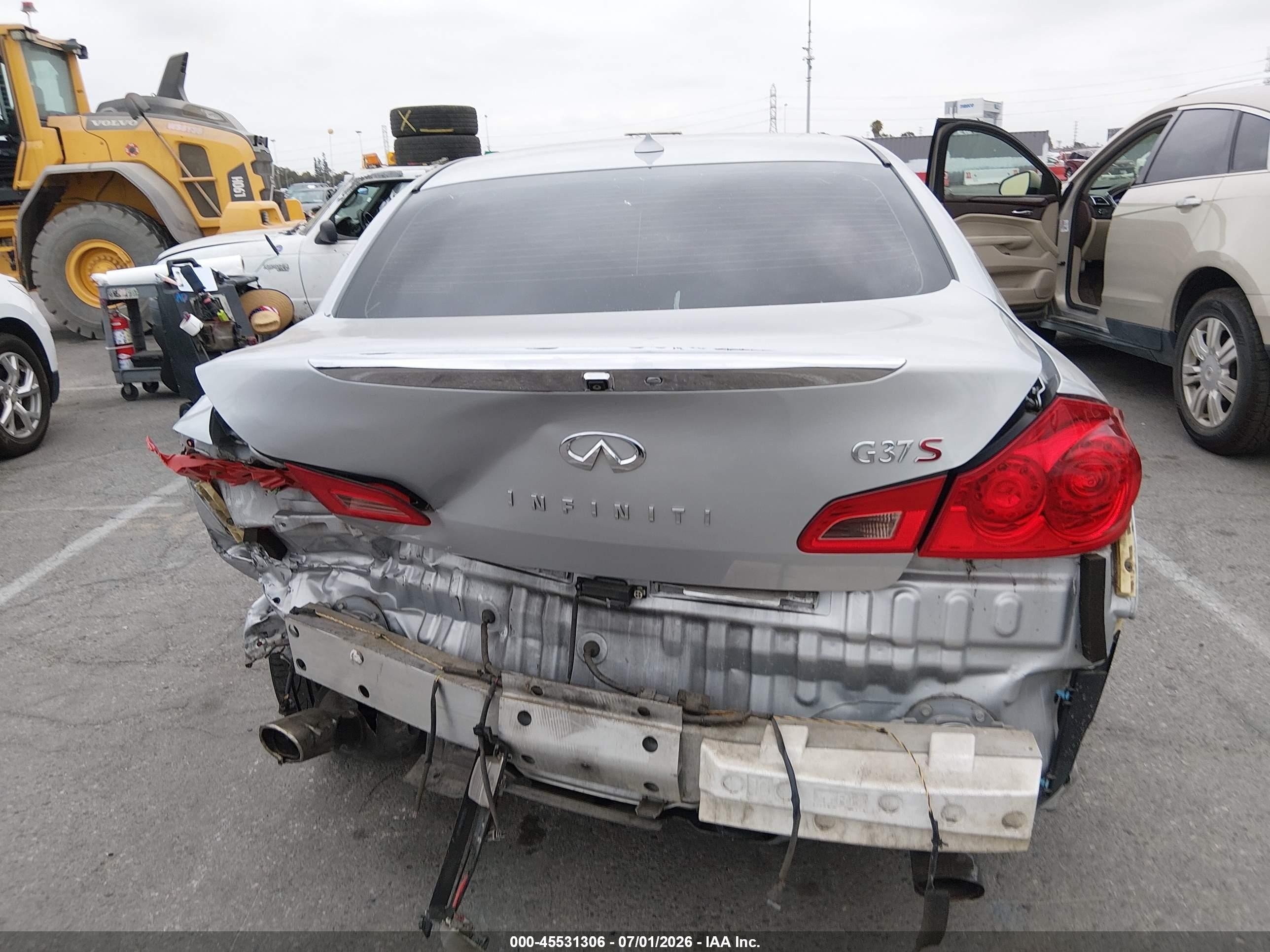 2011 Infiniti G37 Journey Silver vin: JN1CV6AP7BM302347