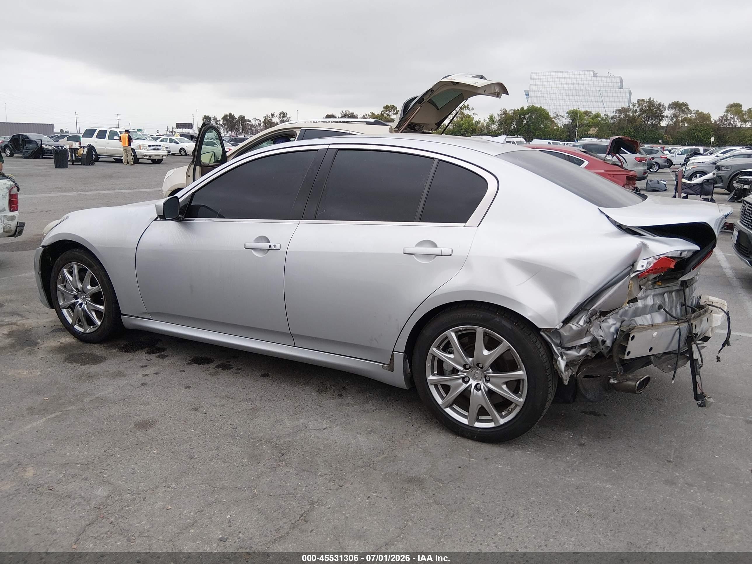 2011 Infiniti G37 Journey Silver vin: JN1CV6AP7BM302347