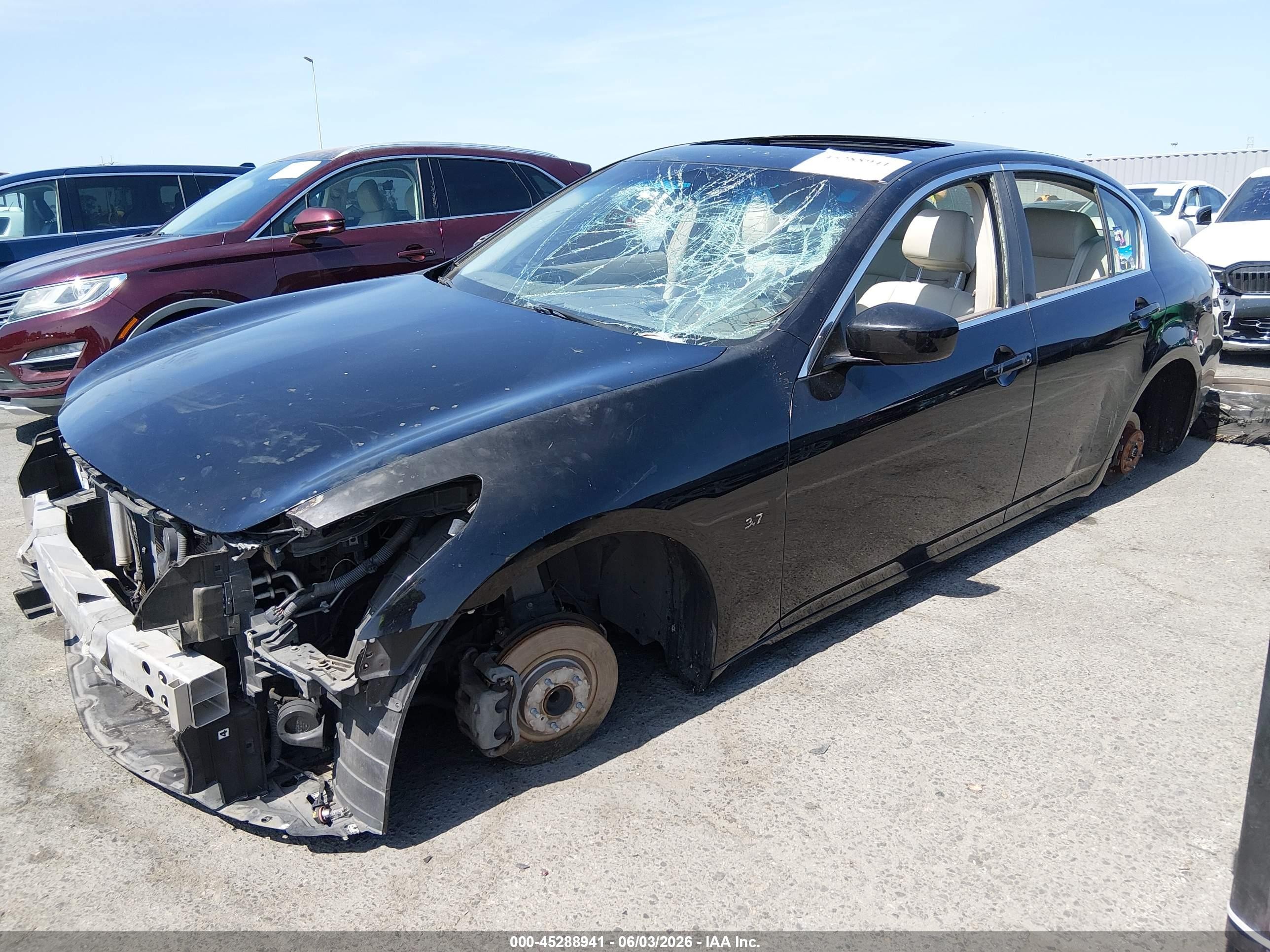 2015 Infiniti Q40   Черный vin: JN1CV6AP7FM500089