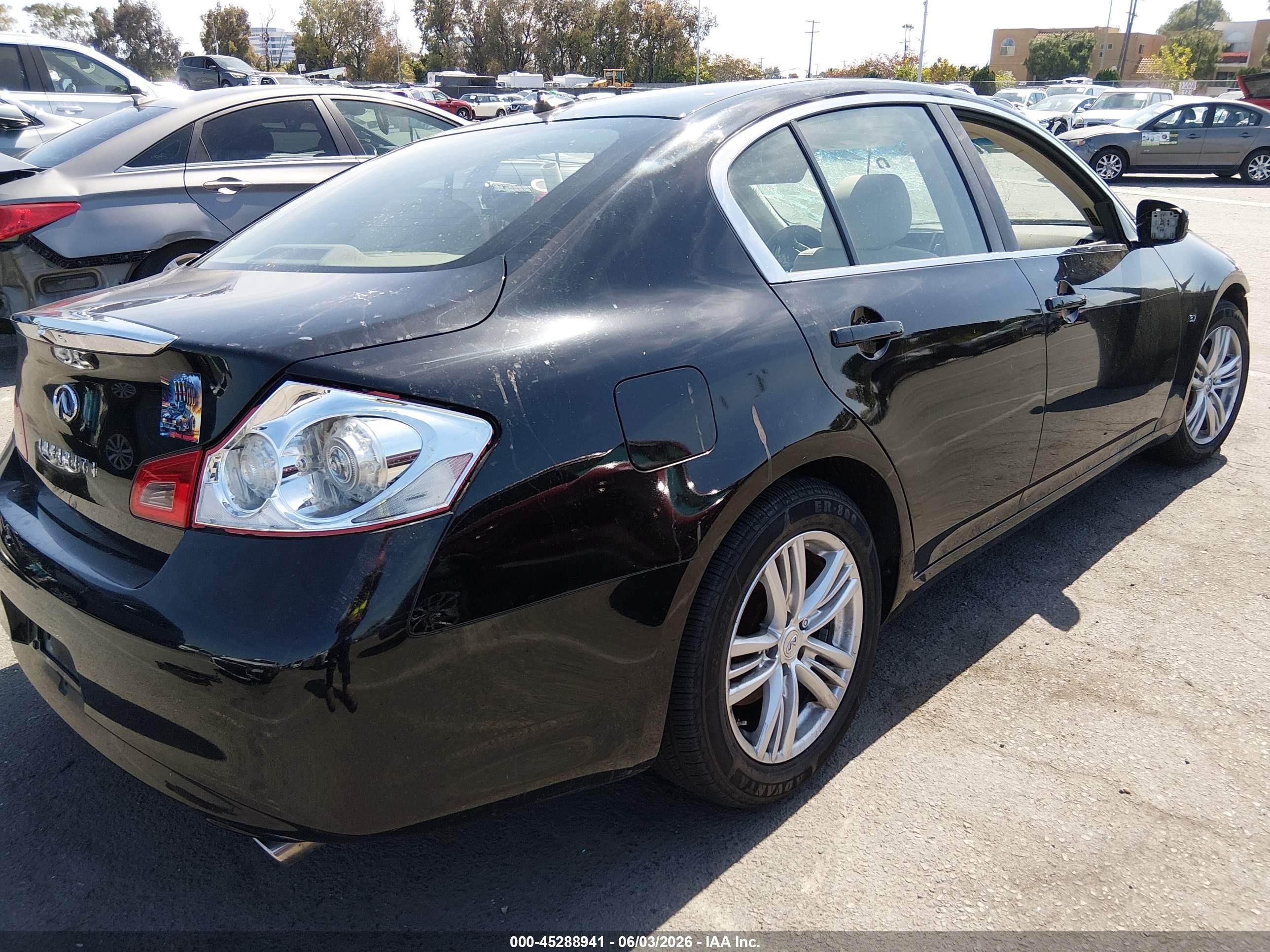 2015 Infiniti Q40   Черный vin: JN1CV6AP7FM500089