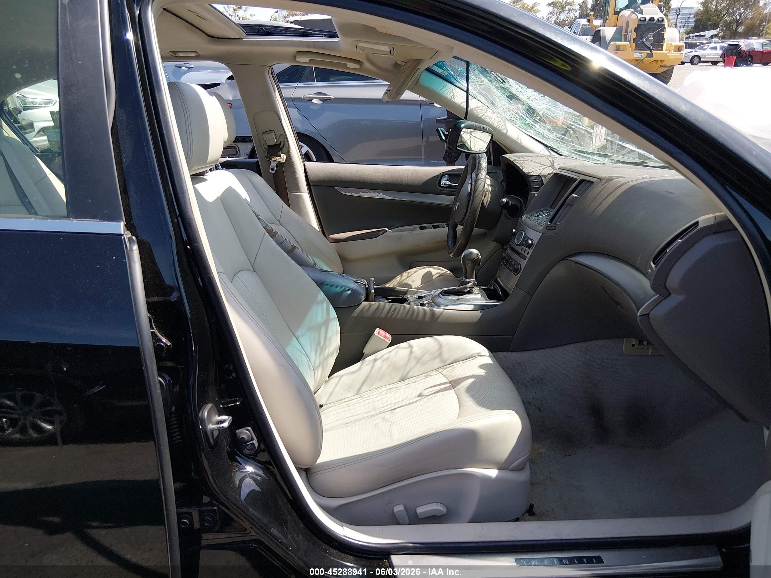 2015 Infiniti Q40   Черный vin: JN1CV6AP7FM500089